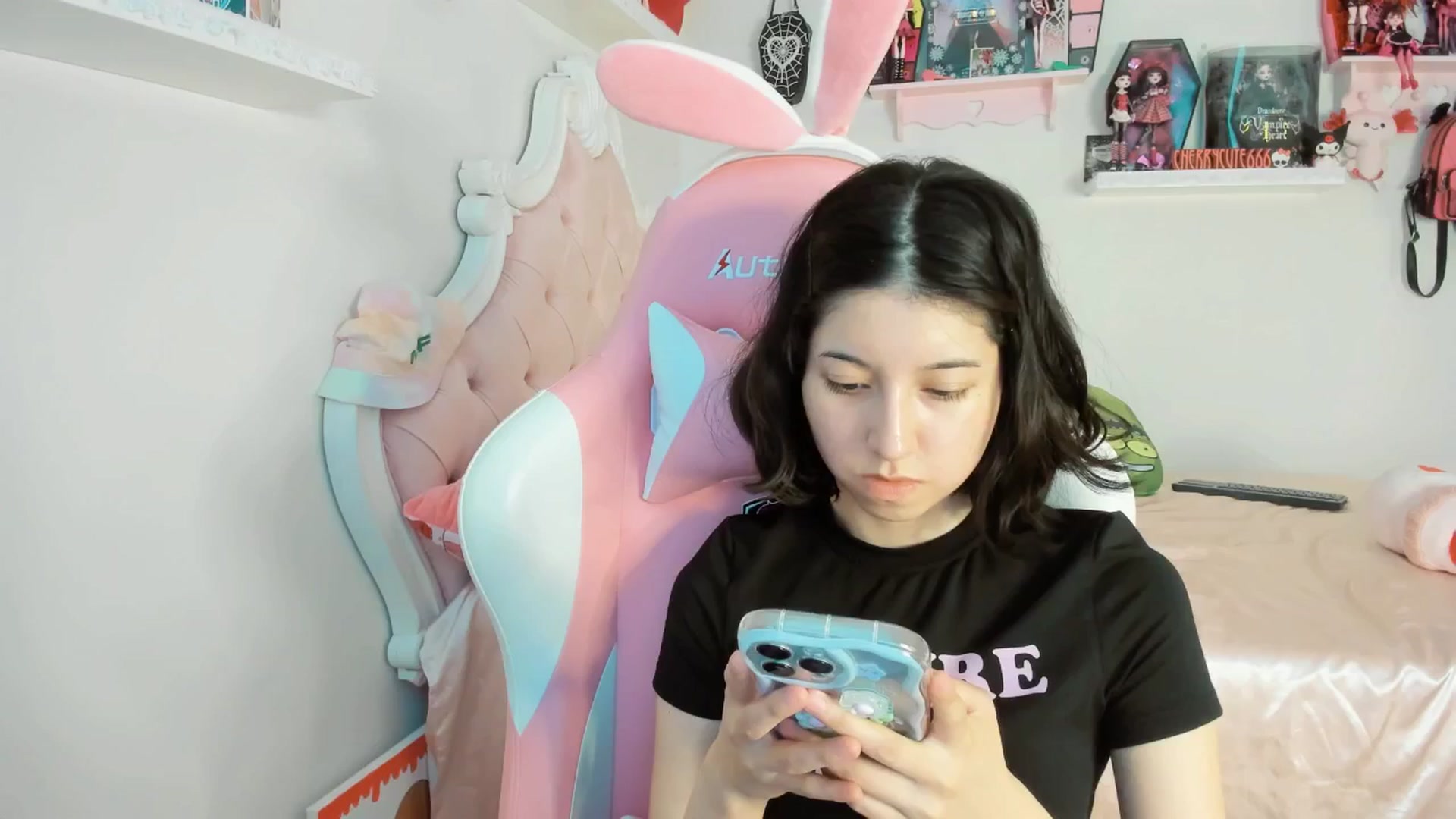 Gallery image thumbnail from Cherrycute666's myfreecams stream on, 07/19/2025, 03:37 image 2 of 20