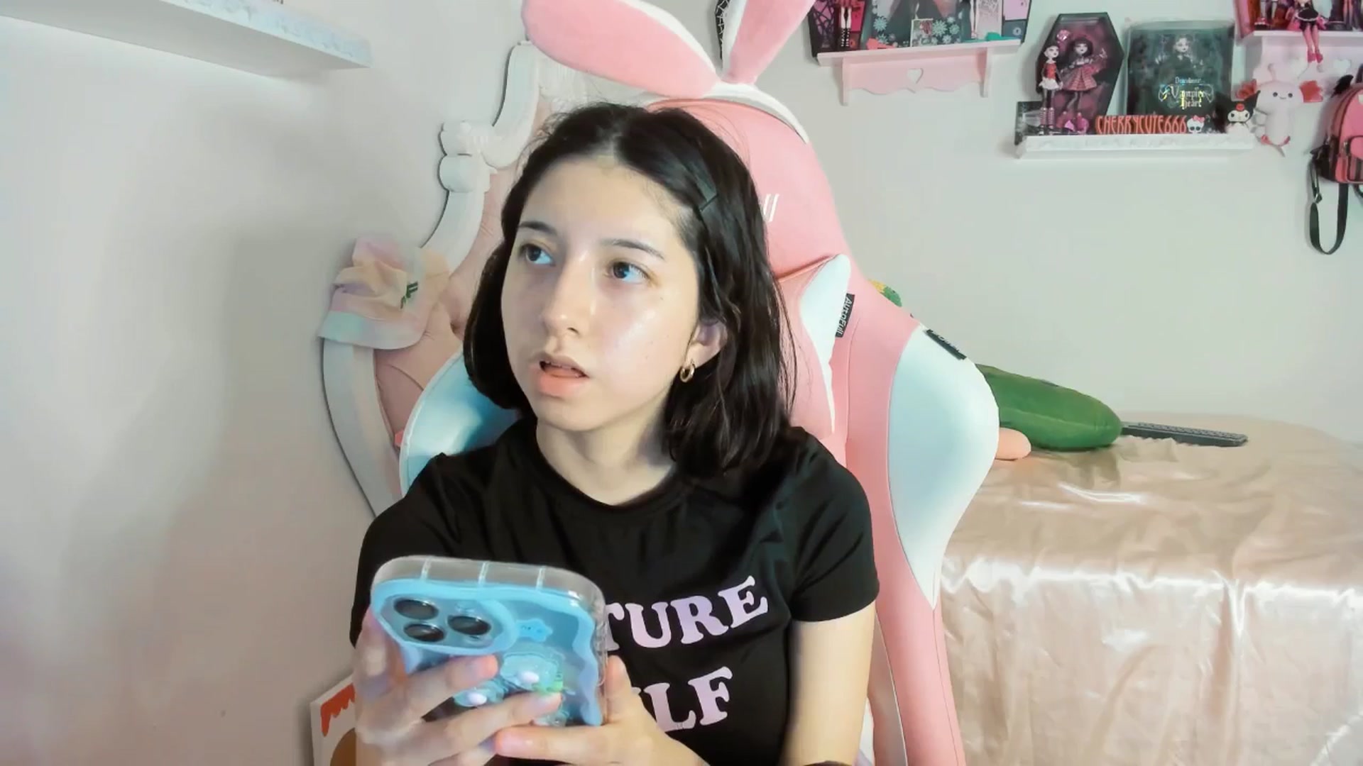 Gallery image thumbnail from Cherrycute666's myfreecams stream on, 07/19/2025, 03:37 image 18 of 20