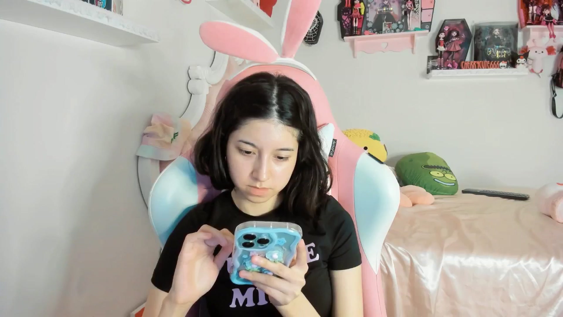 Gallery image thumbnail from Cherrycute666's myfreecams stream on, 07/19/2025, 03:37 image 9 of 20