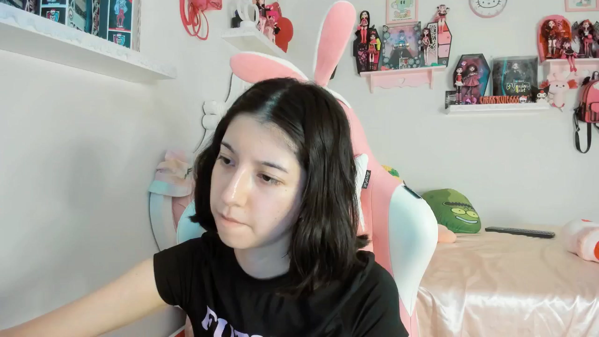 Gallery image thumbnail from Cherrycute666's myfreecams stream on, 07/19/2025, 03:37 image 6 of 20