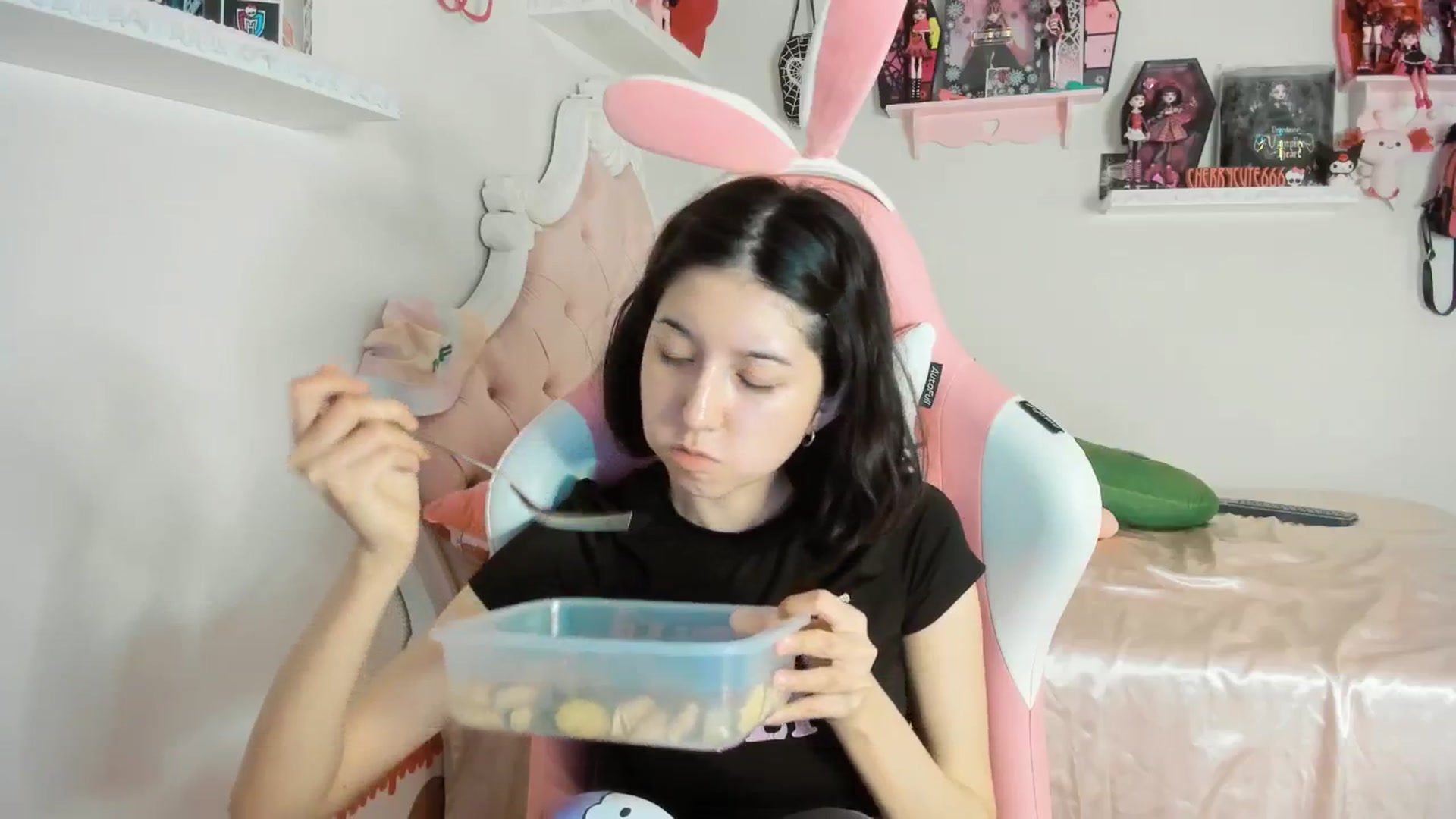 Gallery image thumbnail from Cherrycute666's myfreecams stream on, 07/19/2025, 03:37 image 14 of 20