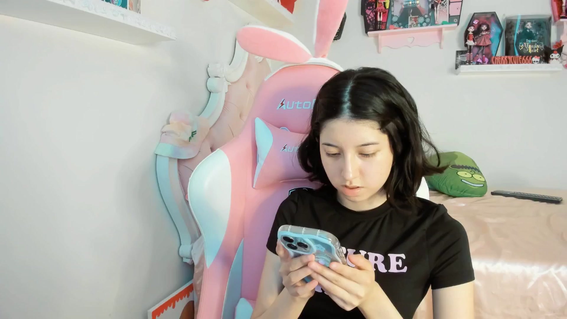 Gallery image thumbnail from Cherrycute666's myfreecams stream on, 07/19/2025, 03:37 image 1 of 20