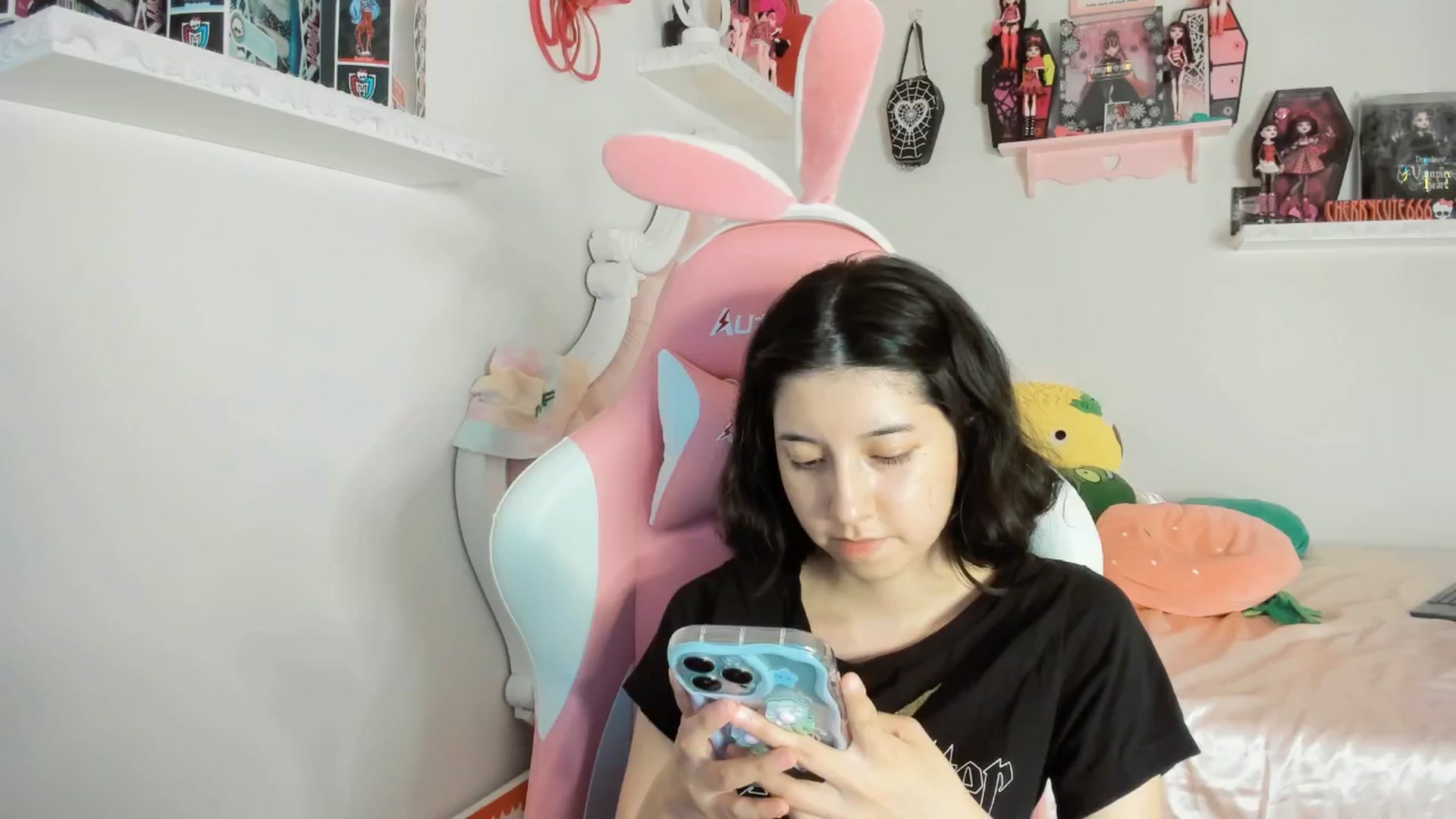 Gallery image thumbnail from Cherrycute666's myfreecams stream on, 07/19/2025, 09:35 image 1 of 20