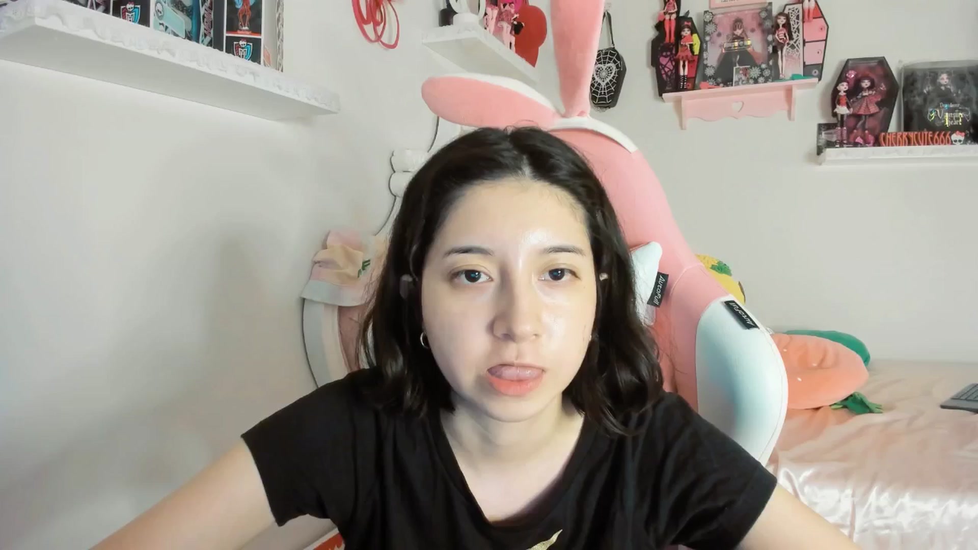 Gallery image thumbnail from Cherrycute666's myfreecams stream on, 07/19/2025, 09:35 image 5 of 20