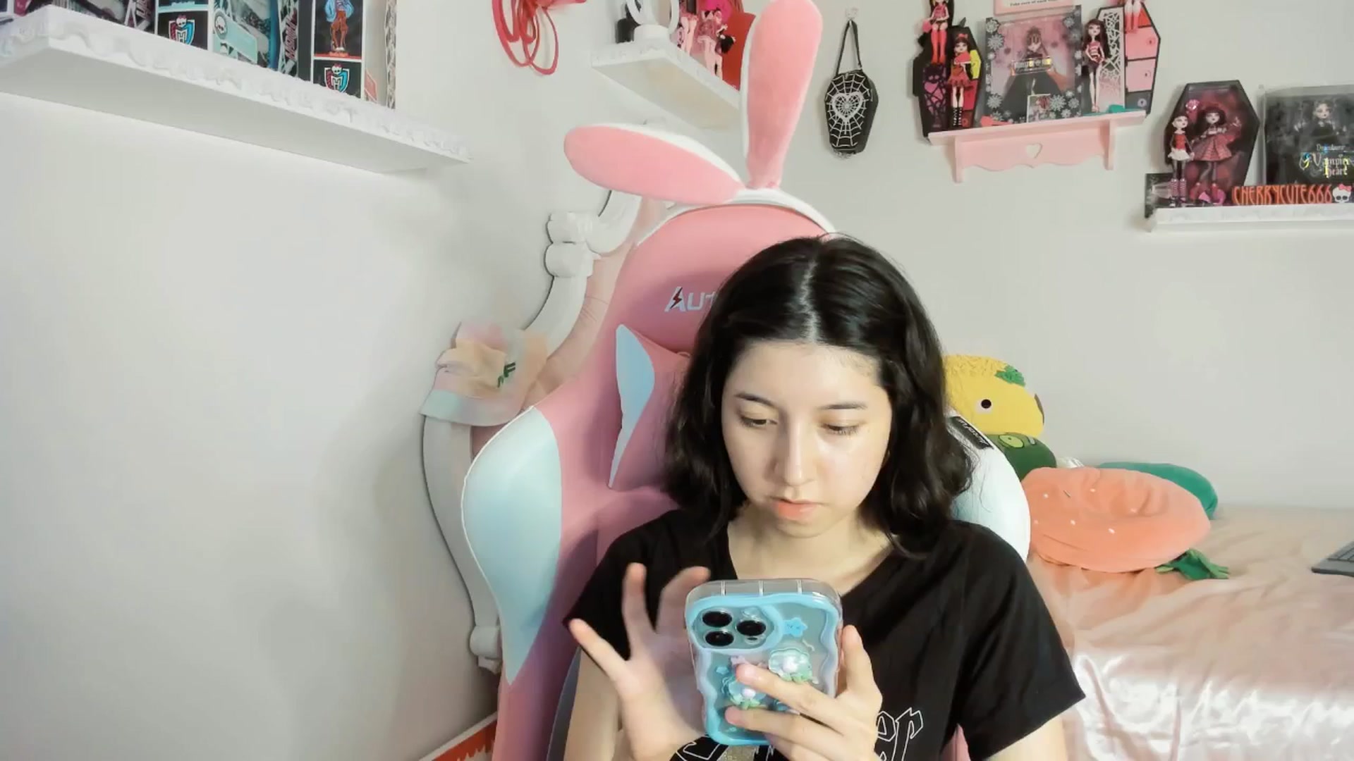 Gallery image thumbnail from Cherrycute666's myfreecams stream on, 07/19/2025, 09:35 image 3 of 20