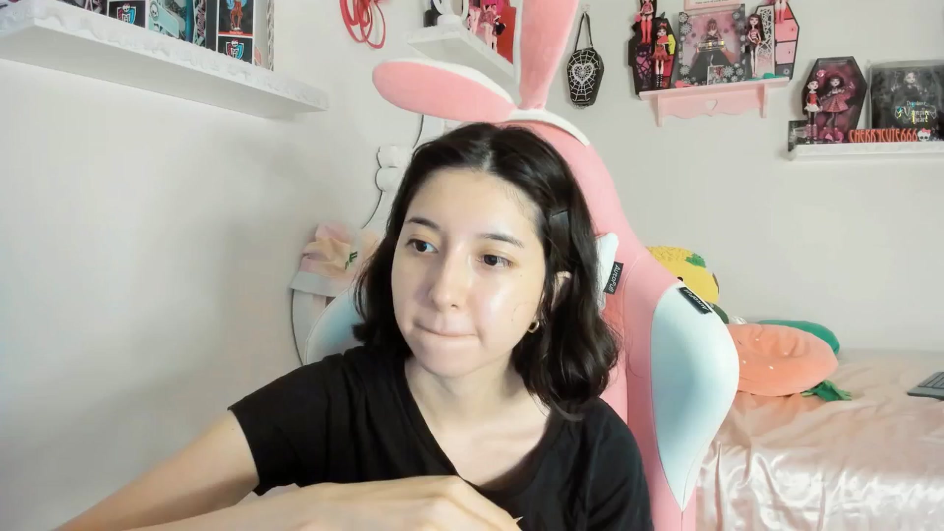Gallery image thumbnail from Cherrycute666's myfreecams stream on, 07/19/2025, 09:35 image 6 of 20