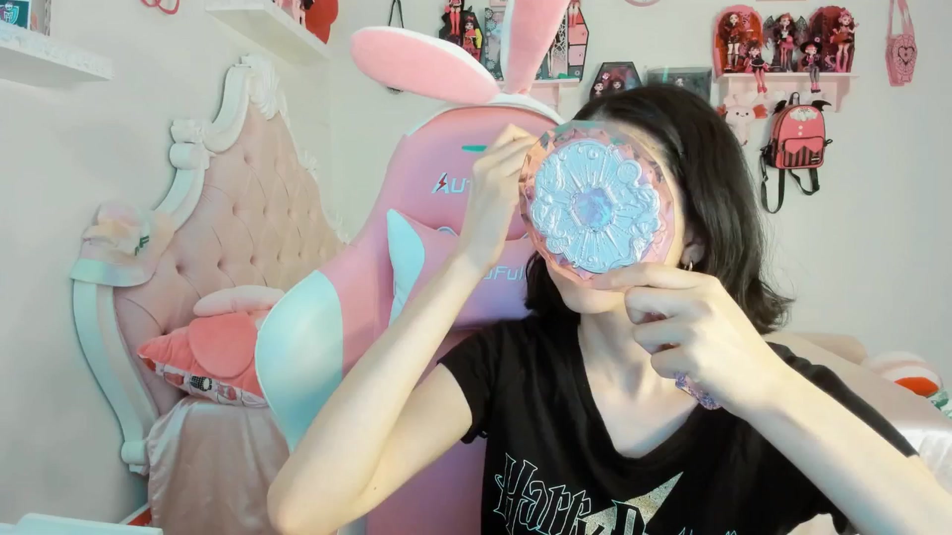 Gallery image thumbnail from Cherrycute666's myfreecams stream on, 07/19/2025, 23:53 image 1 of 20