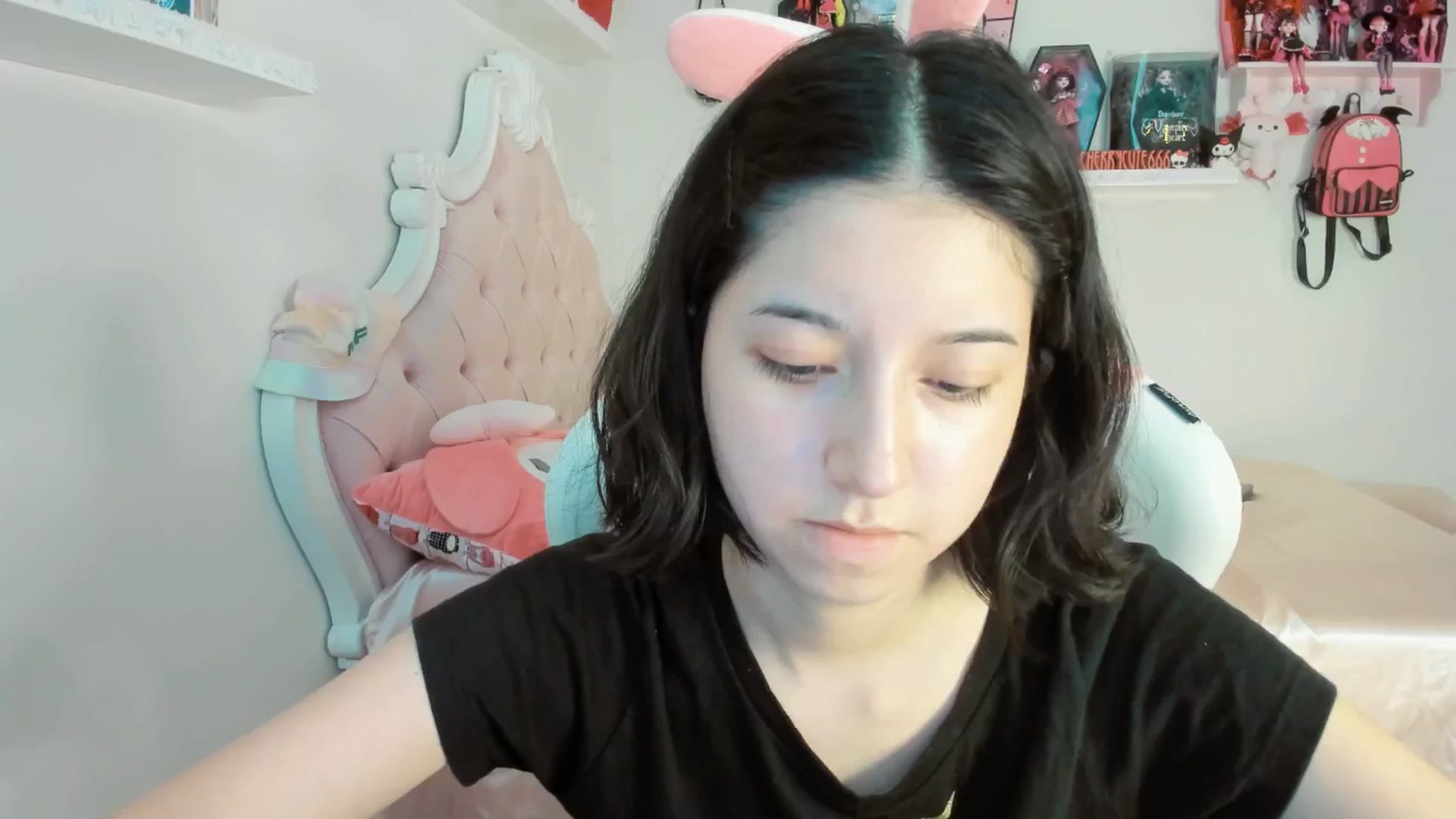 Gallery image thumbnail from Cherrycute666's myfreecams stream on, 07/19/2025, 23:53 image 8 of 20