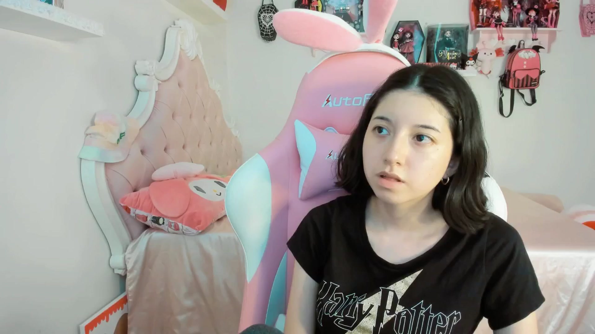 Gallery image thumbnail from Cherrycute666's myfreecams stream on, 07/19/2025, 23:53 image 13 of 20