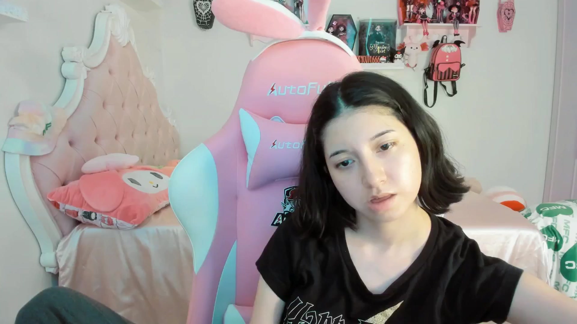 Gallery image thumbnail from Cherrycute666's myfreecams stream on, 07/19/2025, 23:53 image 14 of 20