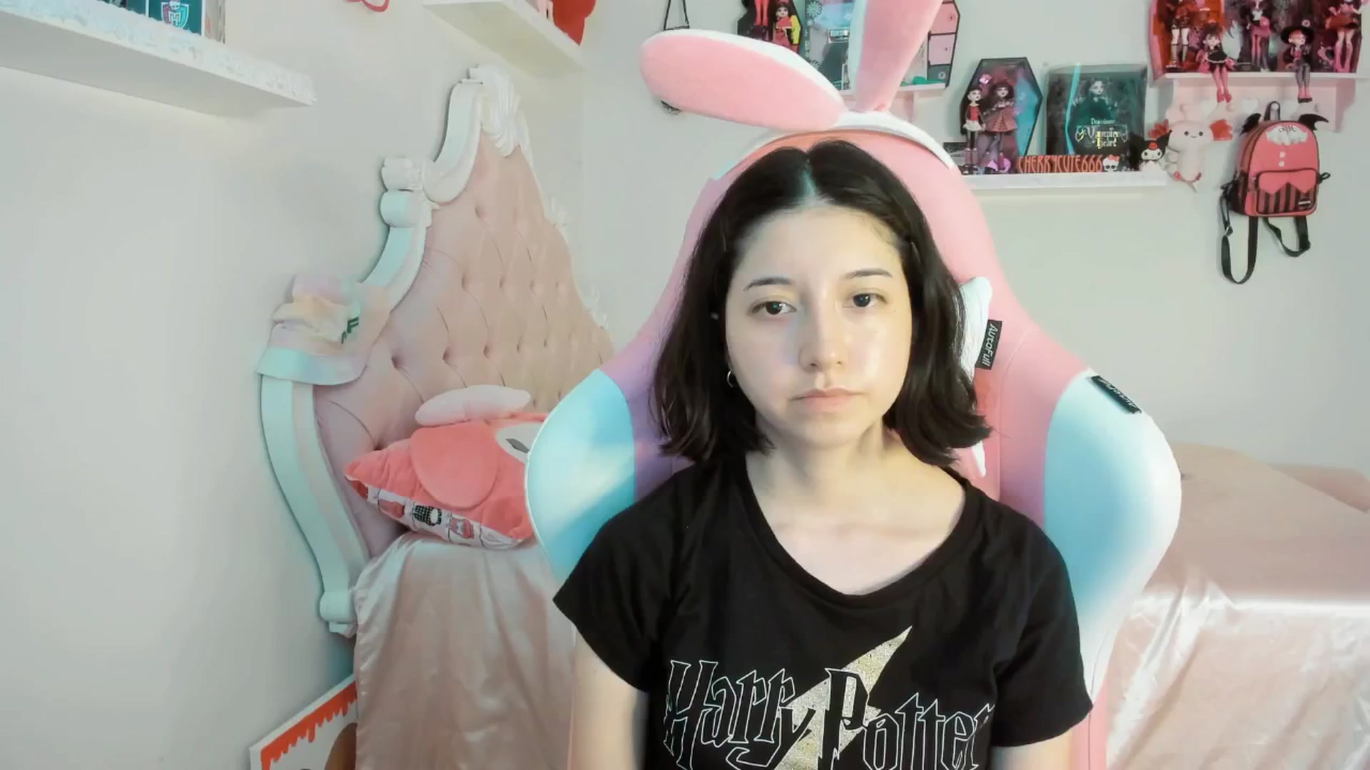 Gallery image thumbnail from Cherrycute666's myfreecams stream on, 07/19/2025, 23:53 image 12 of 20