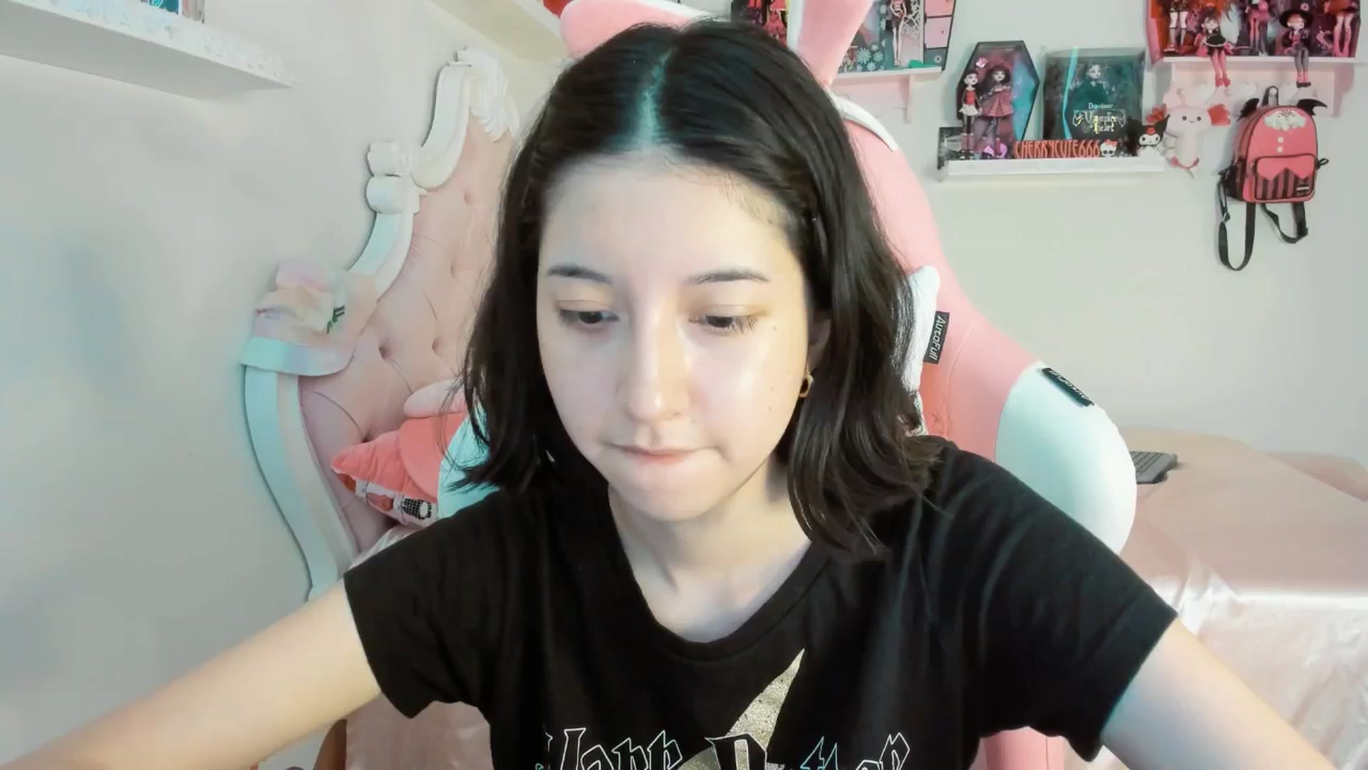 Gallery image thumbnail from Cherrycute666's myfreecams stream on, 07/19/2025, 23:53 image 11 of 20