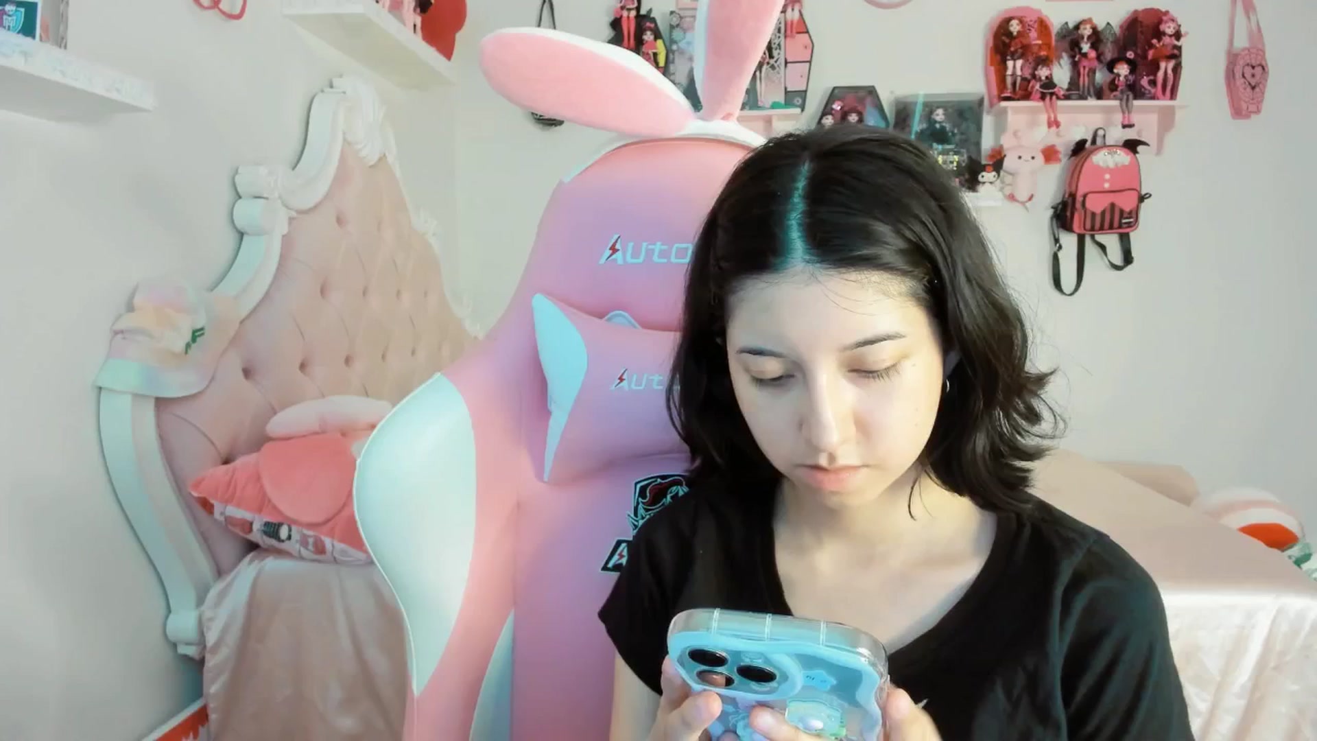 Gallery image thumbnail from Cherrycute666's myfreecams stream on, 07/19/2025, 23:53 image 2 of 20