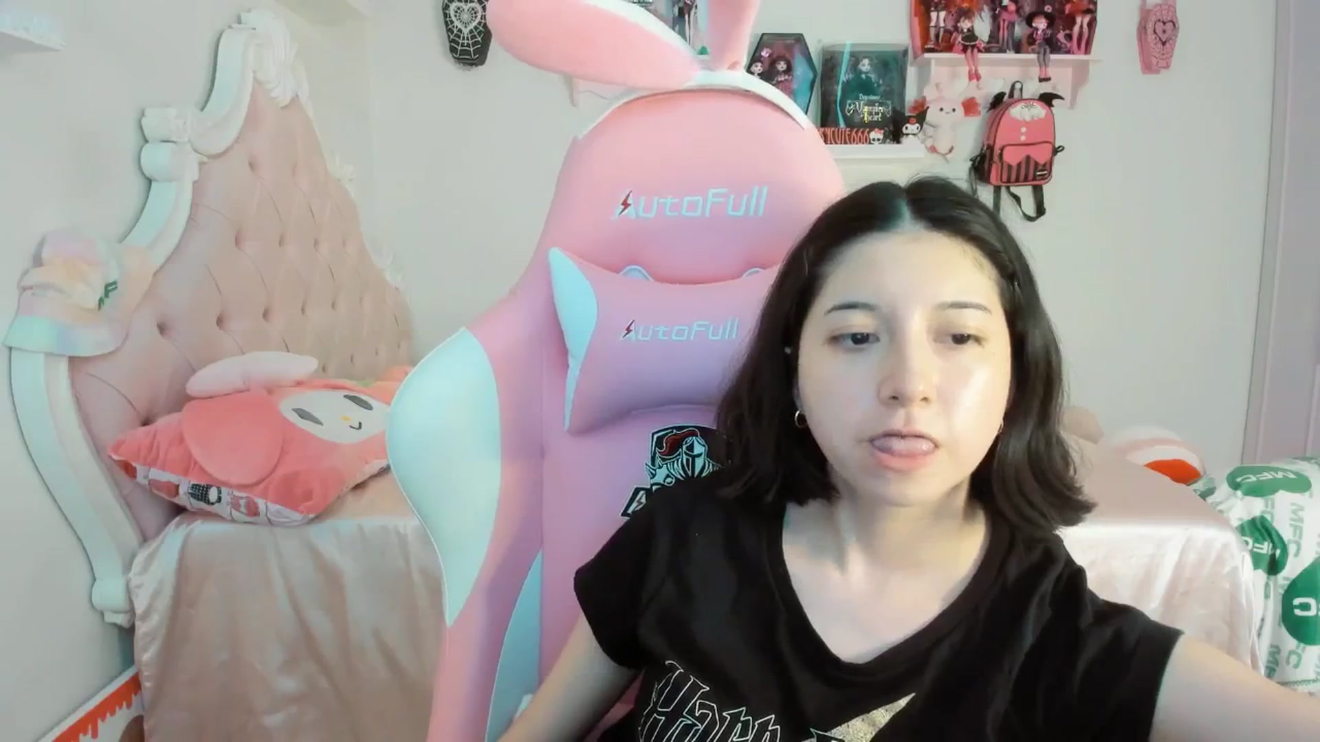 Gallery image thumbnail from Cherrycute666's myfreecams stream on, 07/19/2025, 23:53 image 15 of 20