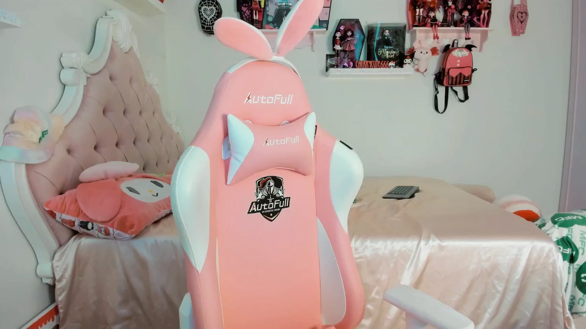 Gallery image thumbnail from Cherrycute666's myfreecams stream on, 07/19/2025, 23:53 image 5 of 20