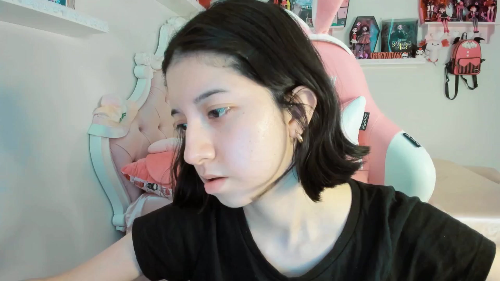Gallery image thumbnail from Cherrycute666's myfreecams stream on, 07/19/2025, 23:53 image 9 of 20