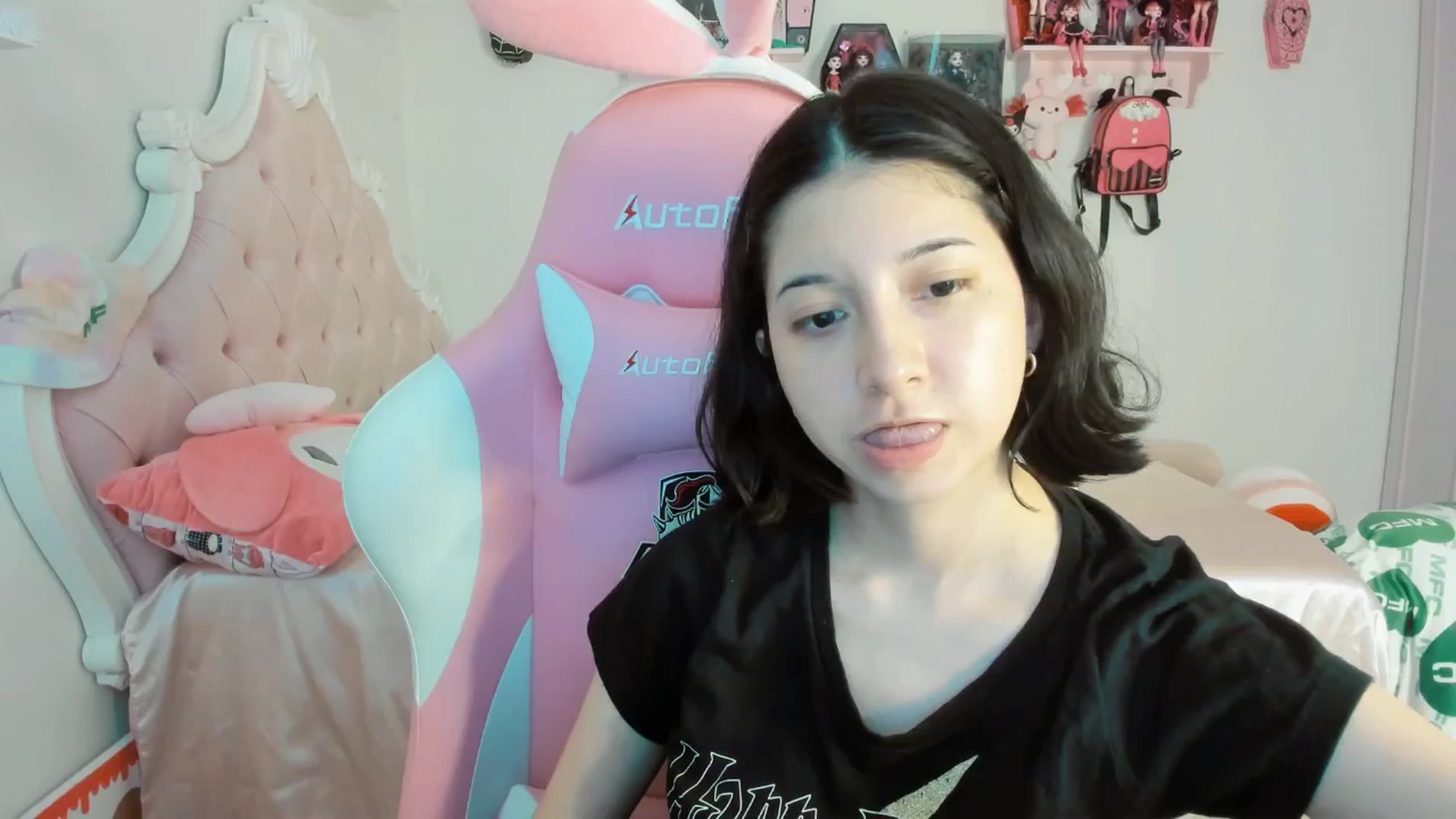 Gallery image thumbnail from Cherrycute666's myfreecams stream on, 07/19/2025, 23:53 image 3 of 20