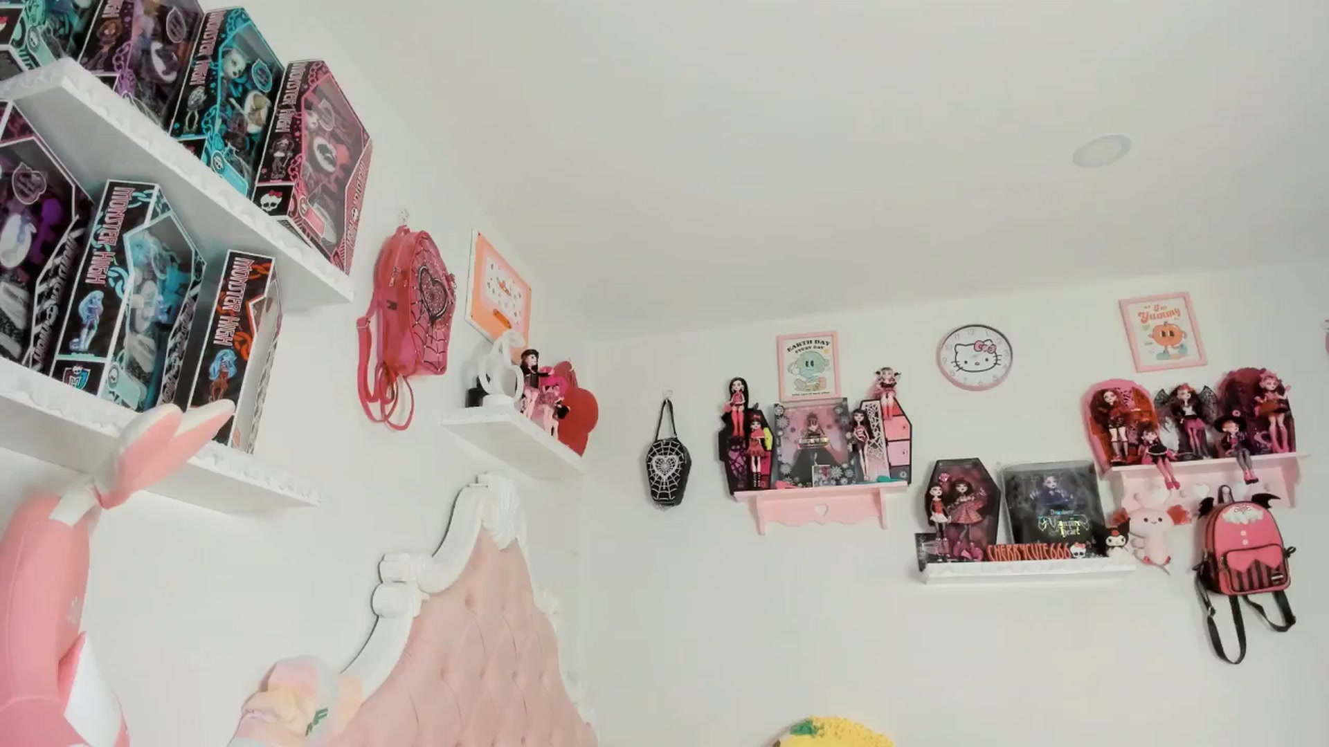 Gallery image thumbnail from Cherrycute666's myfreecams stream on, 07/20/2025, 07:25 image 16 of 20