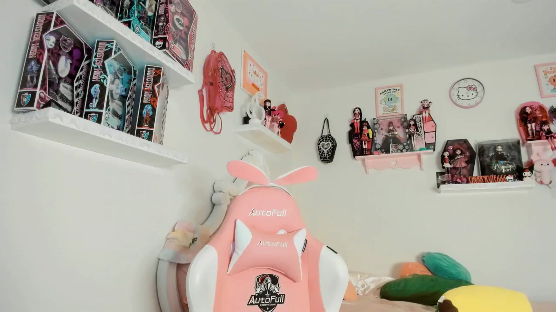 Gallery image thumbnail from Cherrycute666's myfreecams stream on, 07/20/2025, 08:52 image 18 of 20