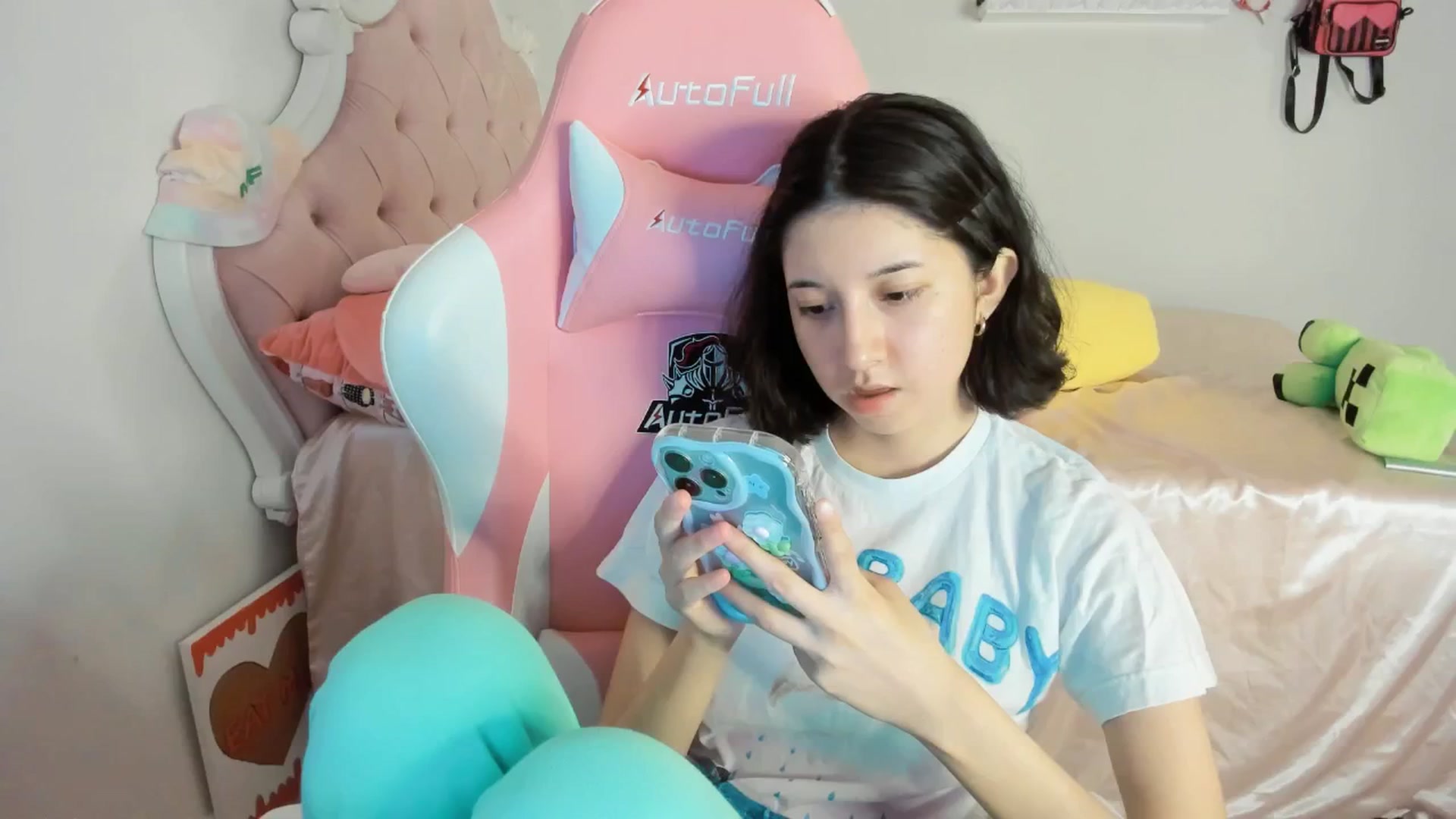 Gallery image thumbnail from Cherrycute666's myfreecams stream on, 07/20/2025, 08:52 image 6 of 20