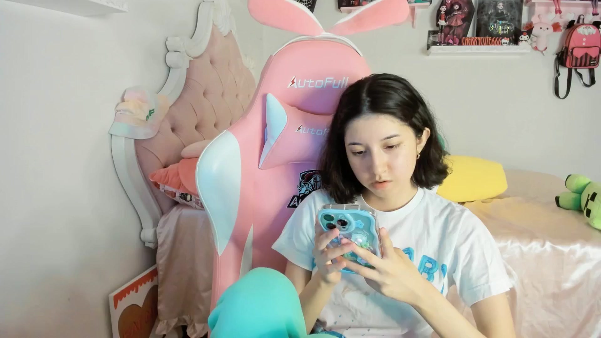Gallery image thumbnail from Cherrycute666's myfreecams stream on, 07/20/2025, 08:52 image 4 of 20