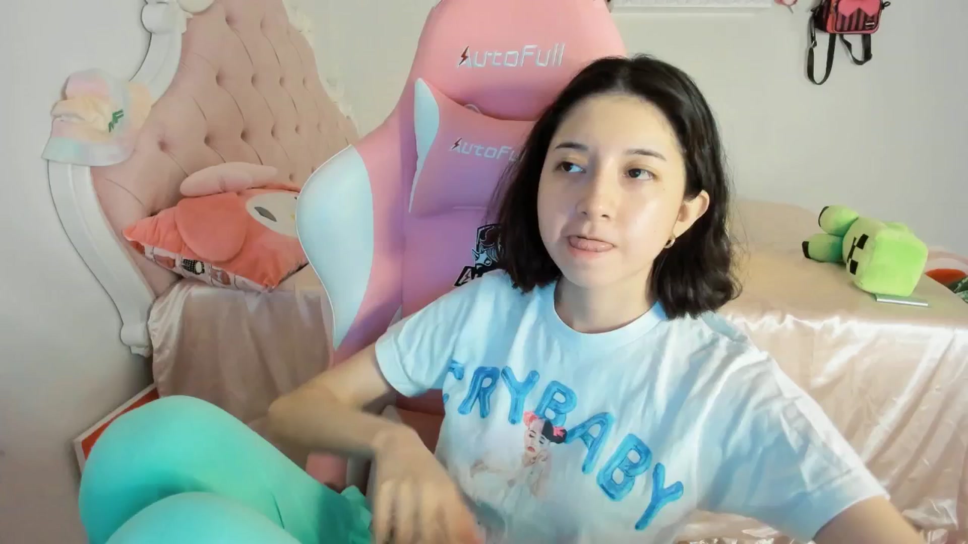 Gallery image thumbnail from Cherrycute666's myfreecams stream on, 07/20/2025, 08:52 image 5 of 20