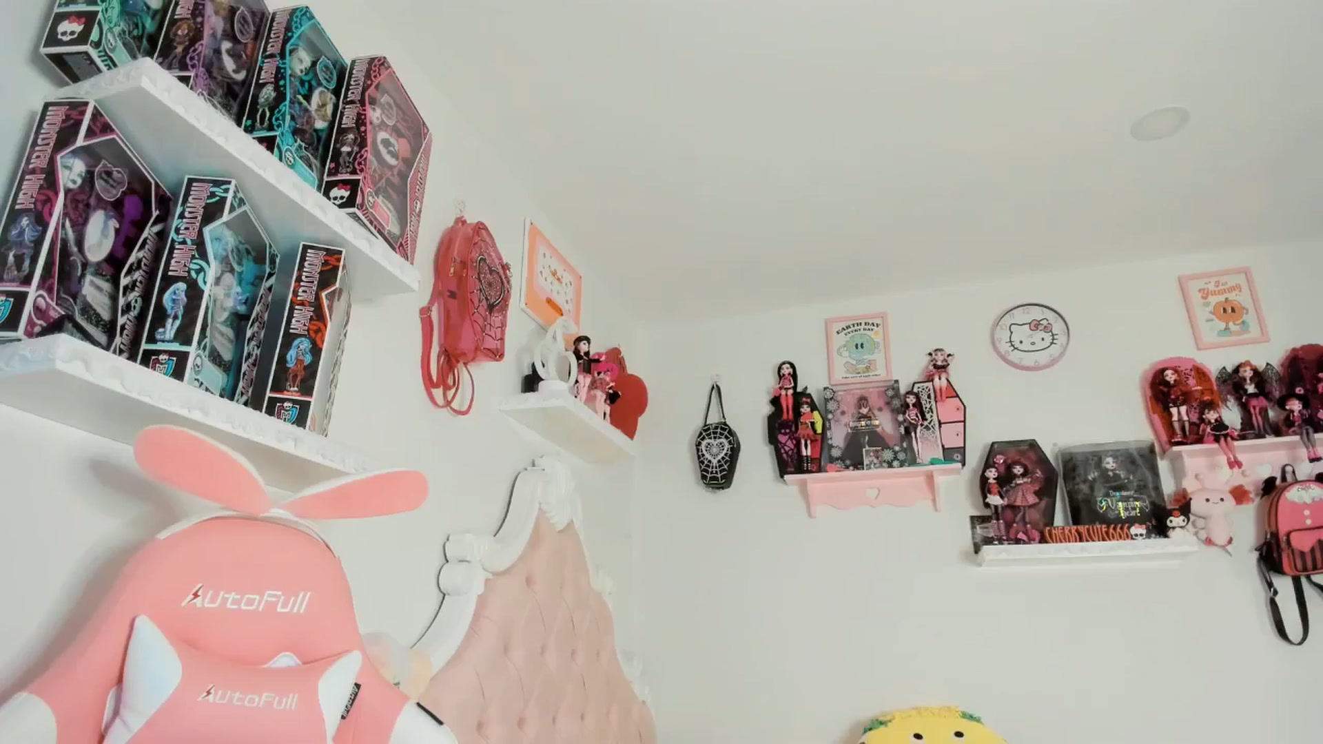 Gallery image thumbnail from Cherrycute666's myfreecams stream on, 07/21/2025, 05:54 image 8 of 20
