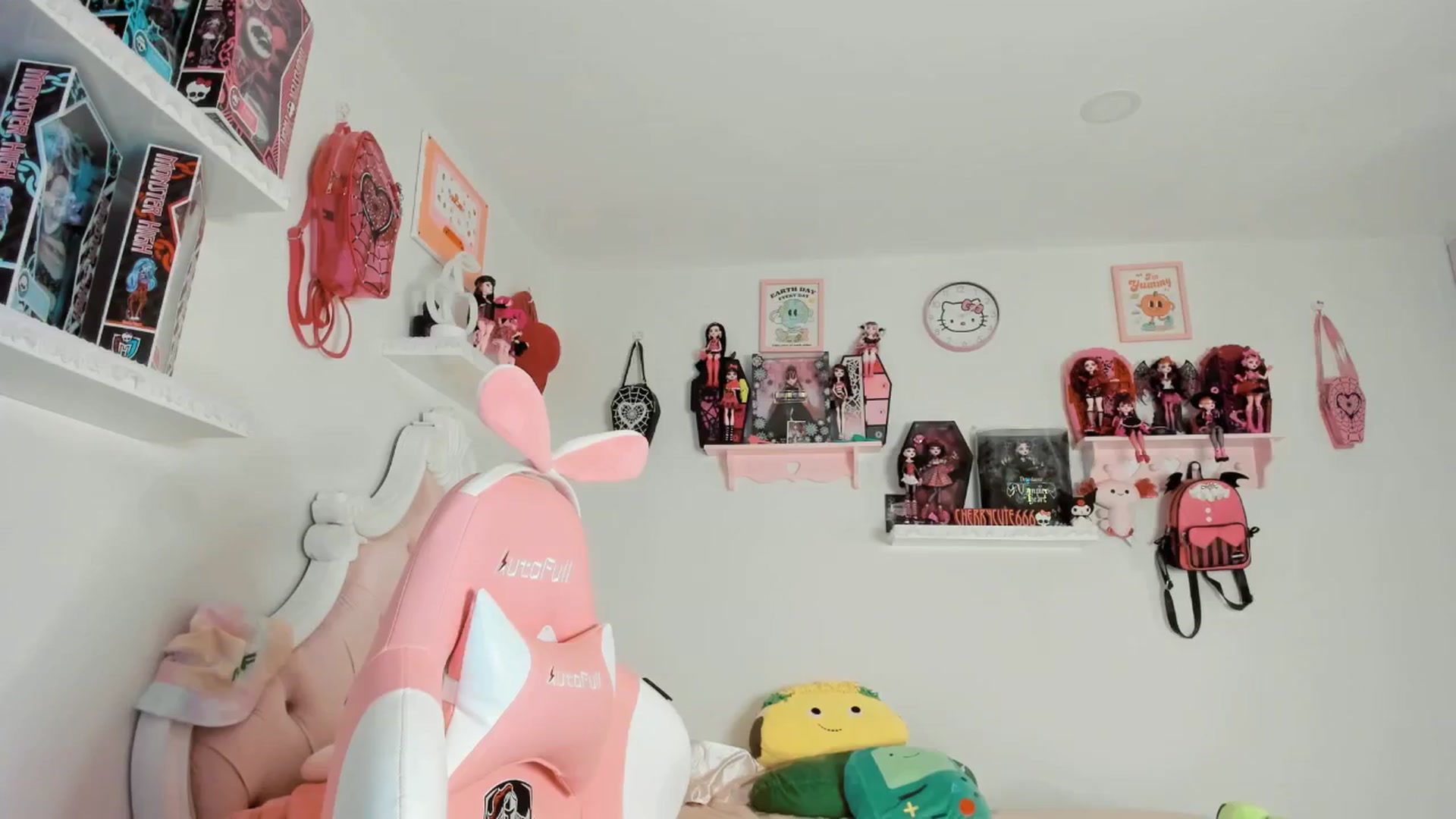 Gallery image thumbnail from Cherrycute666's myfreecams stream on, 07/21/2025, 05:54 image 12 of 20
