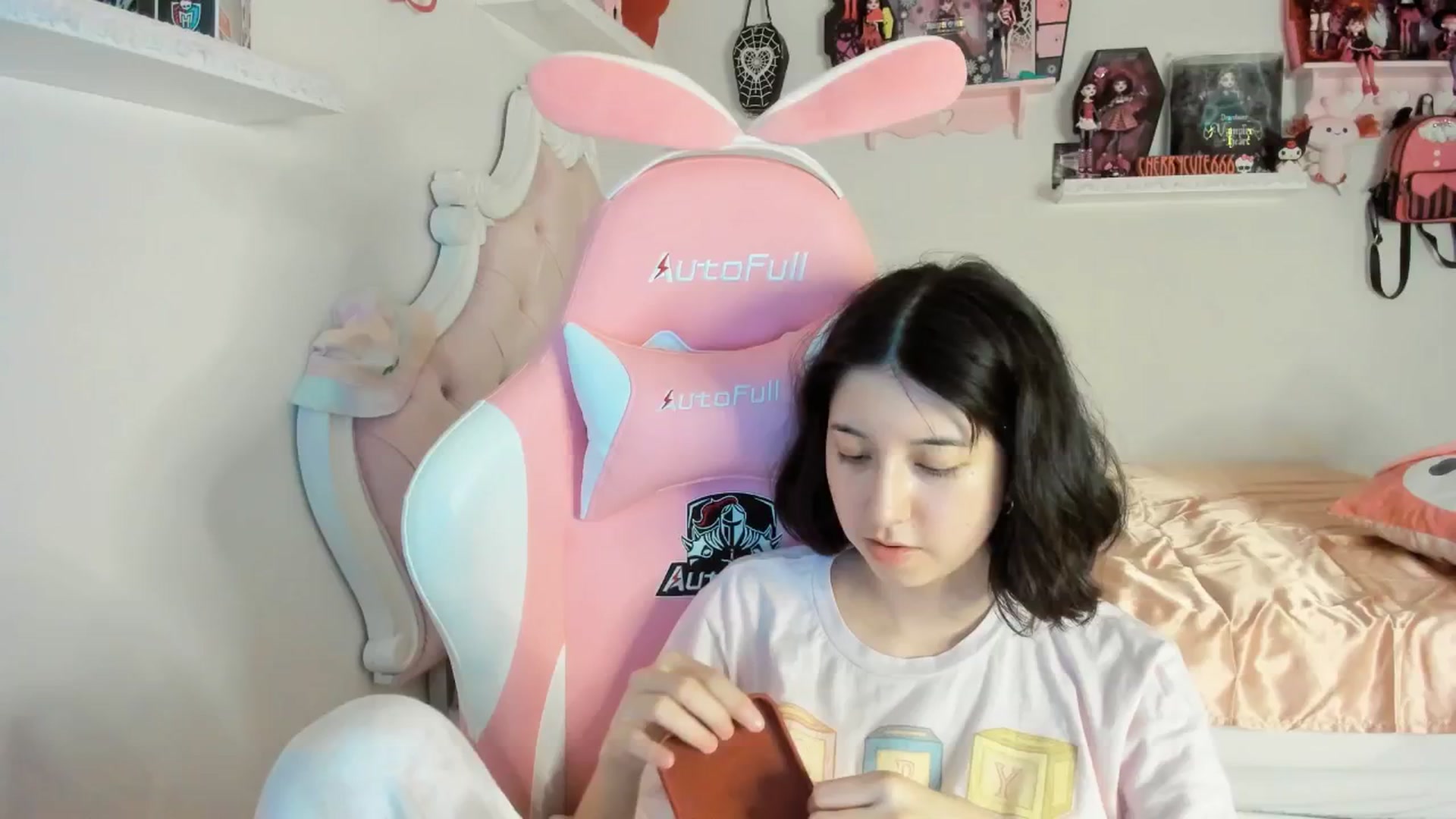 Gallery image thumbnail from Cherrycute666's myfreecams stream on, 07/24/2025, 04:02 image 2 of 20