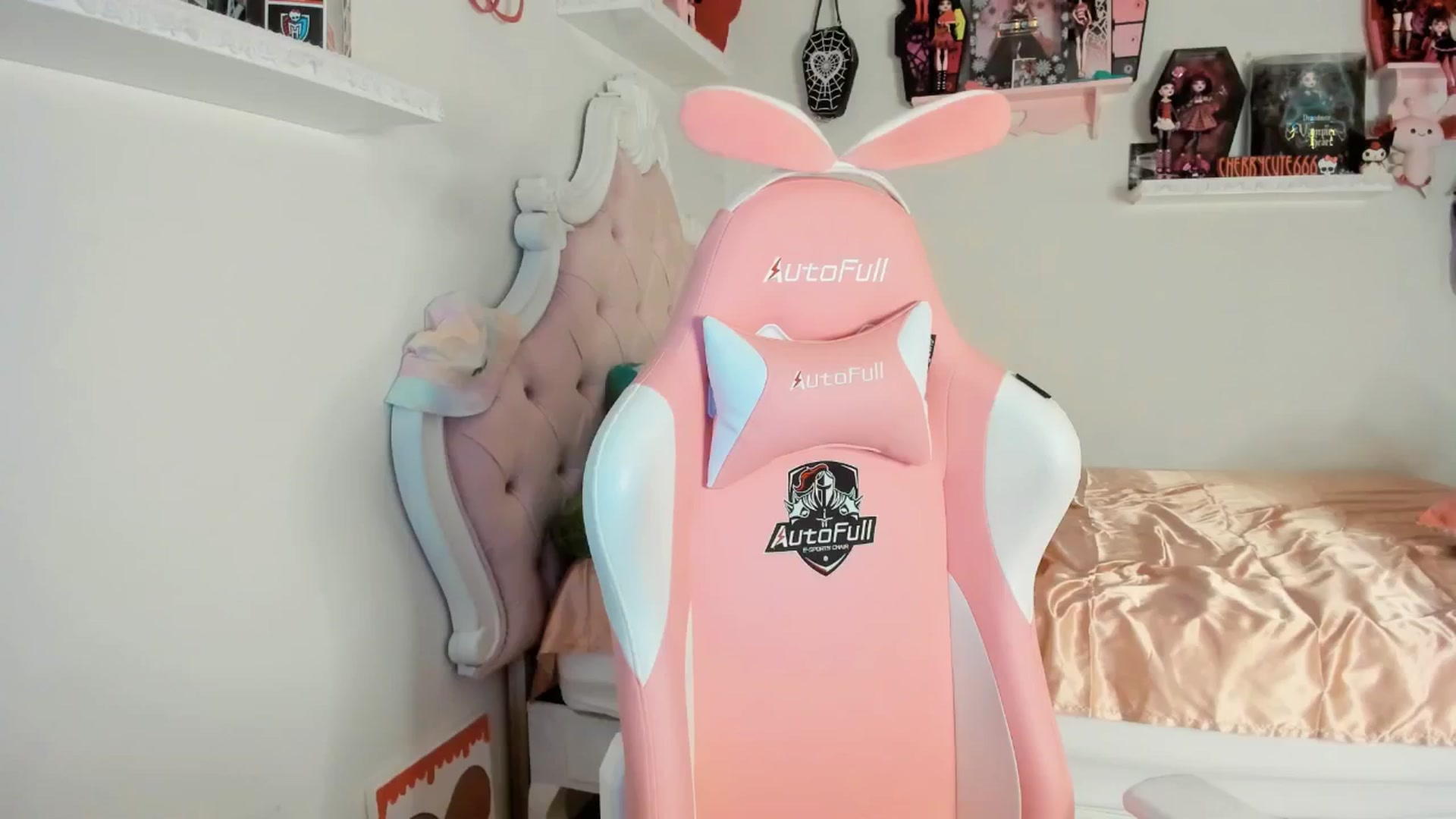Gallery image thumbnail from Cherrycute666's myfreecams stream on, 07/24/2025, 04:02 image 17 of 20