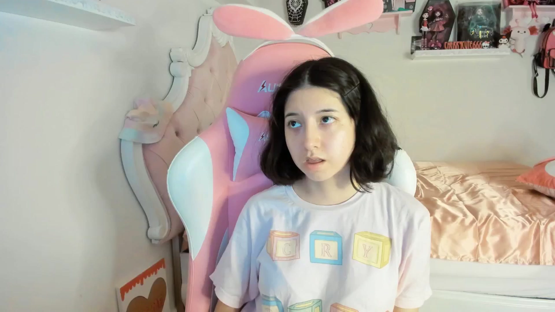 Gallery image thumbnail from Cherrycute666's myfreecams stream on, 07/24/2025, 04:02 image 6 of 20
