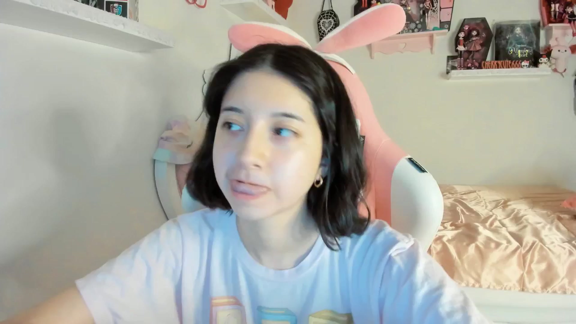 Gallery image thumbnail from Cherrycute666's myfreecams stream on, 07/24/2025, 04:02 image 15 of 20