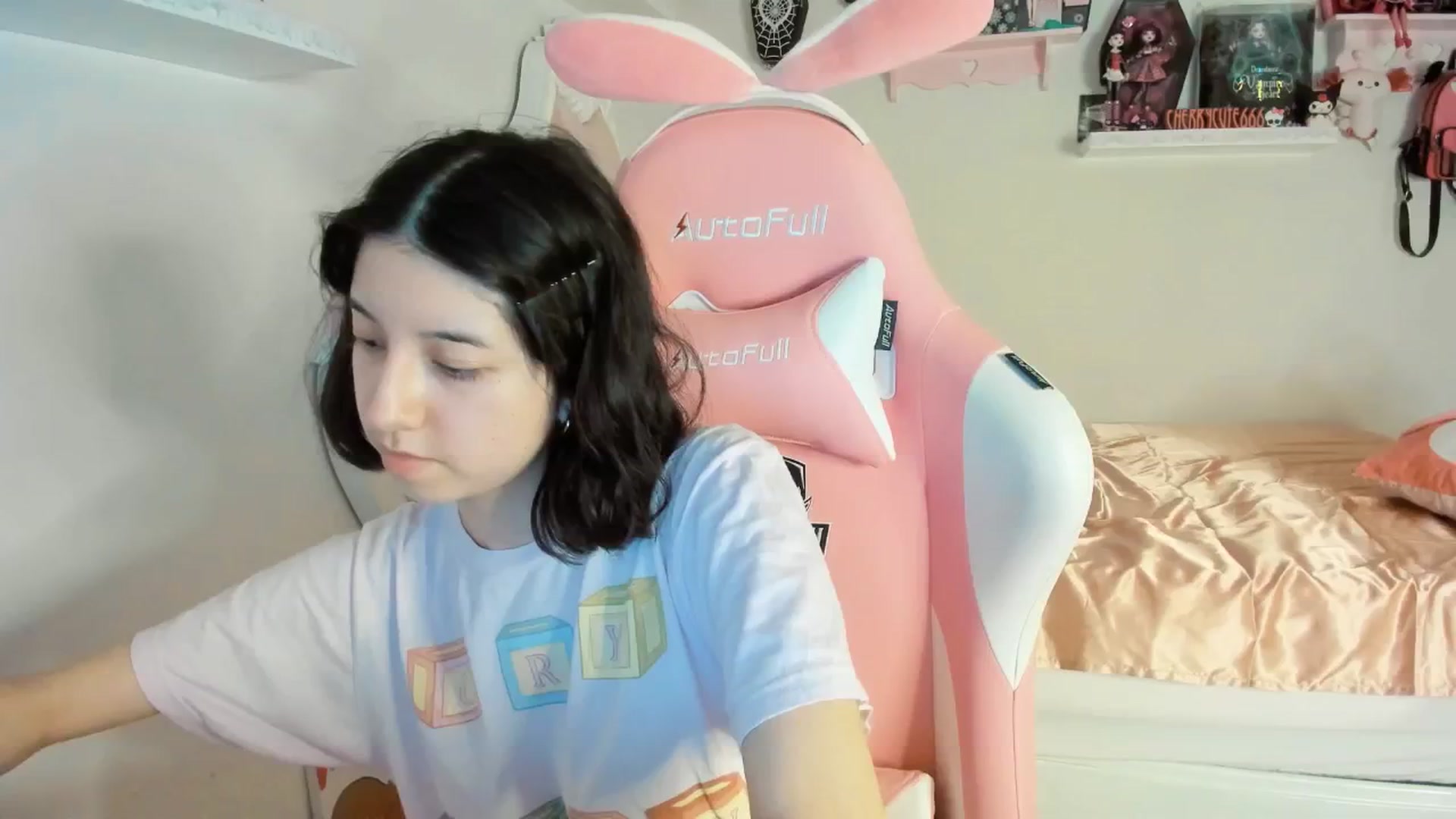 Gallery image thumbnail from Cherrycute666's myfreecams stream on, 07/24/2025, 04:02 image 5 of 20