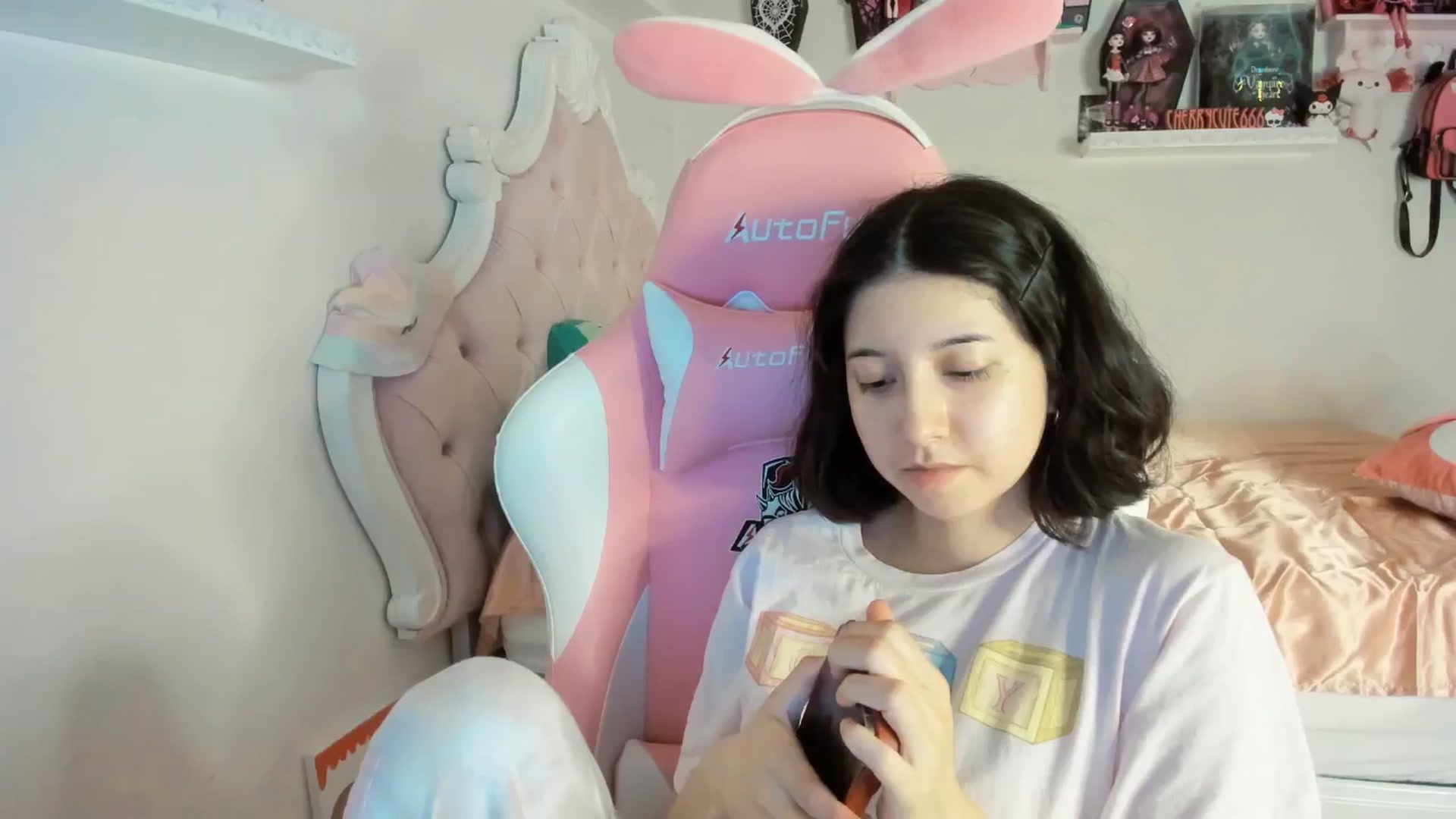 Gallery image thumbnail from Cherrycute666's myfreecams stream on, 07/24/2025, 04:02 image 9 of 20