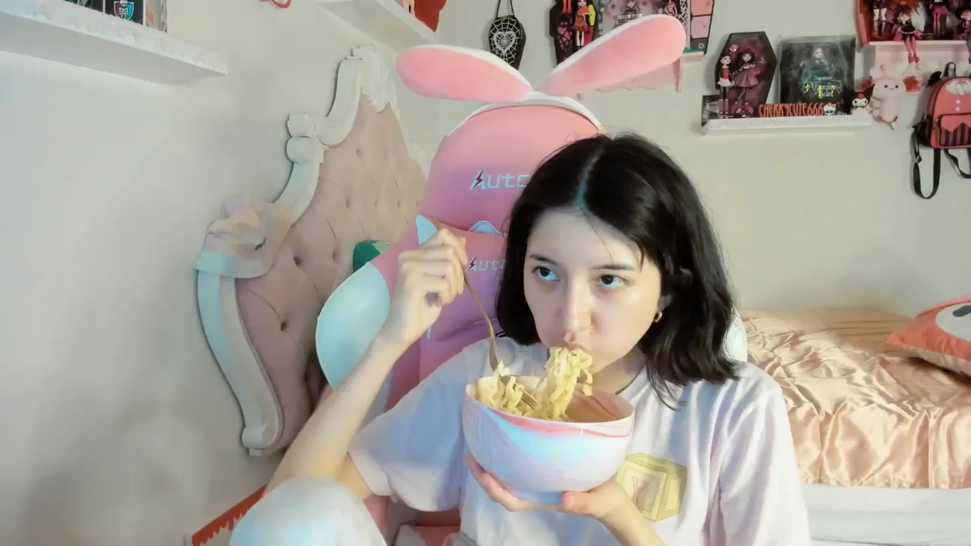 Gallery image thumbnail from Cherrycute666's myfreecams stream on, 07/24/2025, 04:02 image 1 of 20