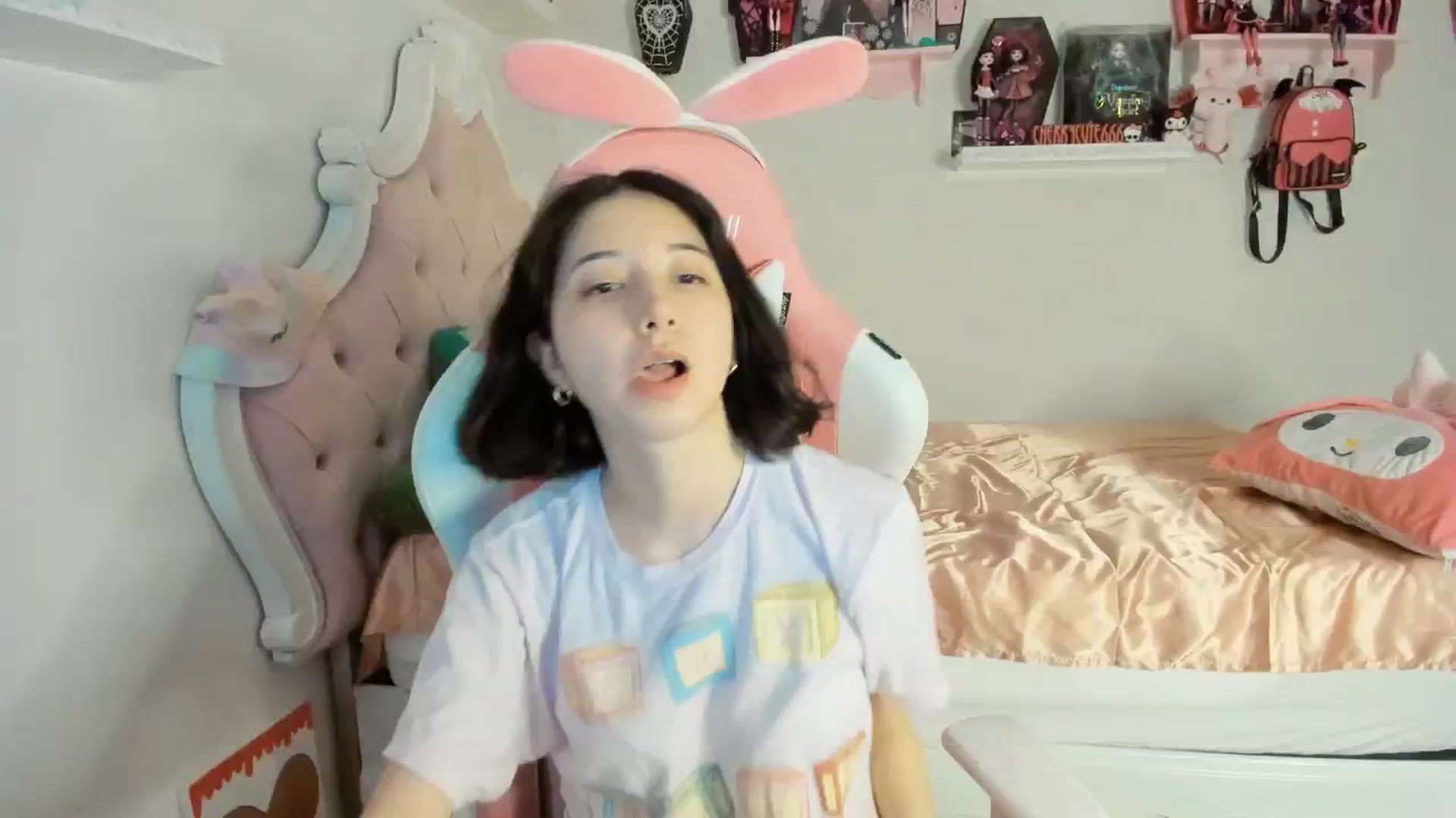 Gallery image thumbnail from Cherrycute666's myfreecams stream on, 07/24/2025, 04:02 image 3 of 20