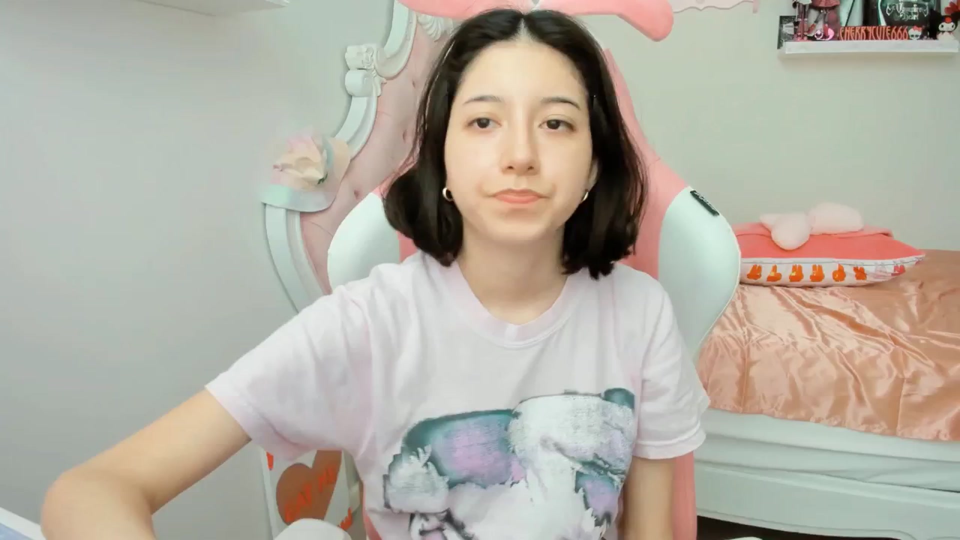 Gallery image thumbnail from Cherrycute666's myfreecams stream on, 07/24/2025, 22:20 image 10 of 20