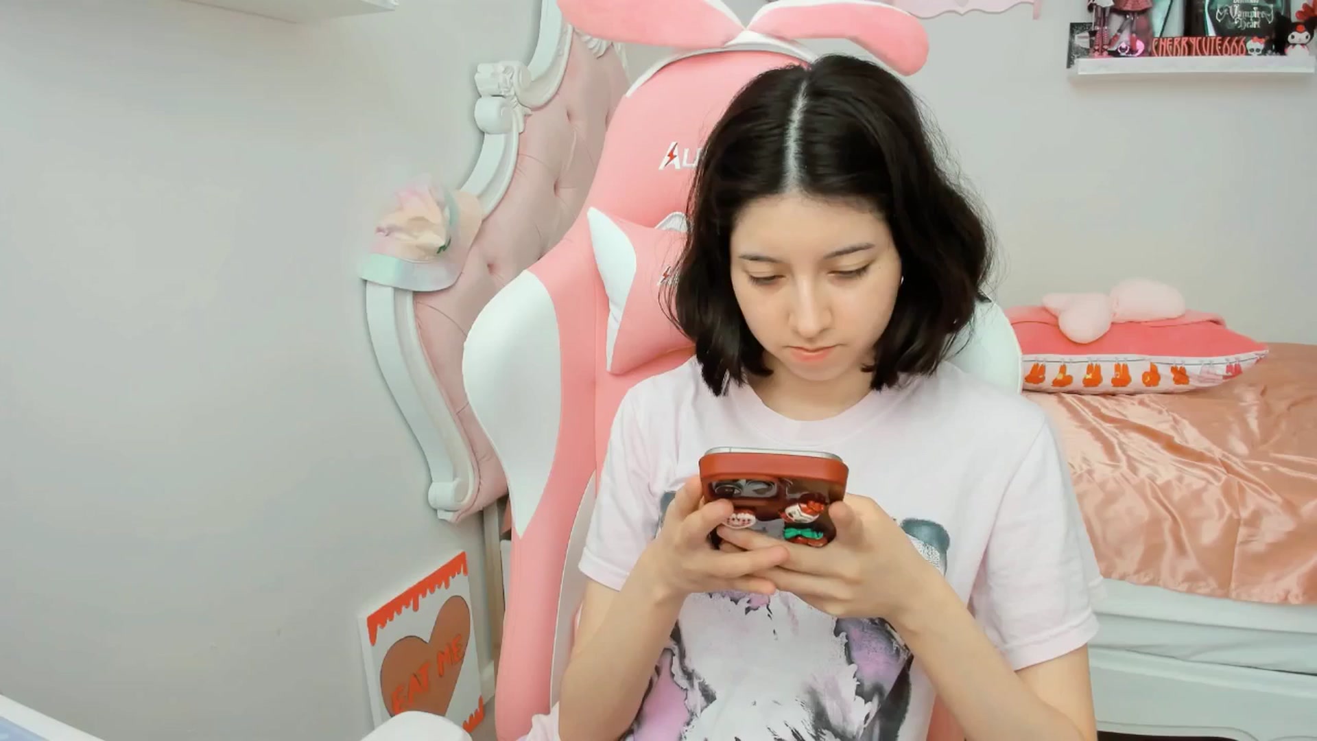 Gallery image thumbnail from Cherrycute666's myfreecams stream on, 07/24/2025, 22:20 image 18 of 20