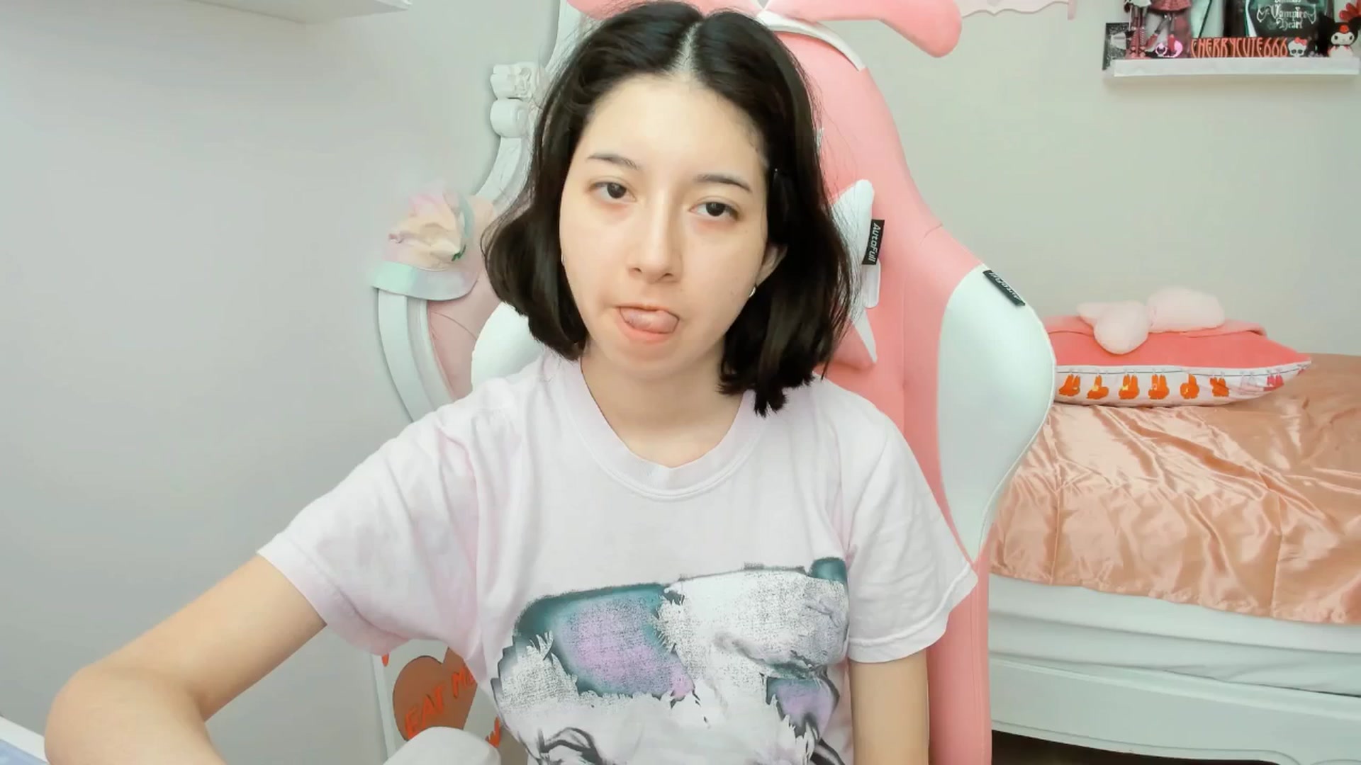 Gallery image thumbnail from Cherrycute666's myfreecams stream on, 07/24/2025, 22:20 image 9 of 20