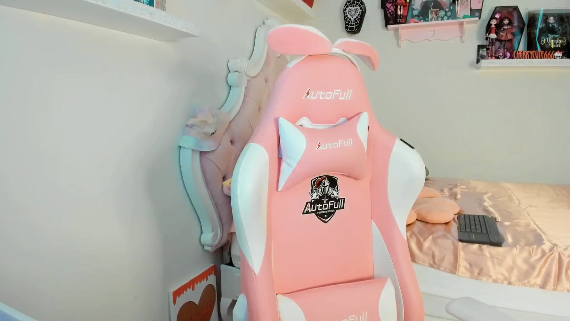 Gallery image thumbnail from Cherrycute666's myfreecams stream on, 07/26/2025, 24:01 image 20 of 20