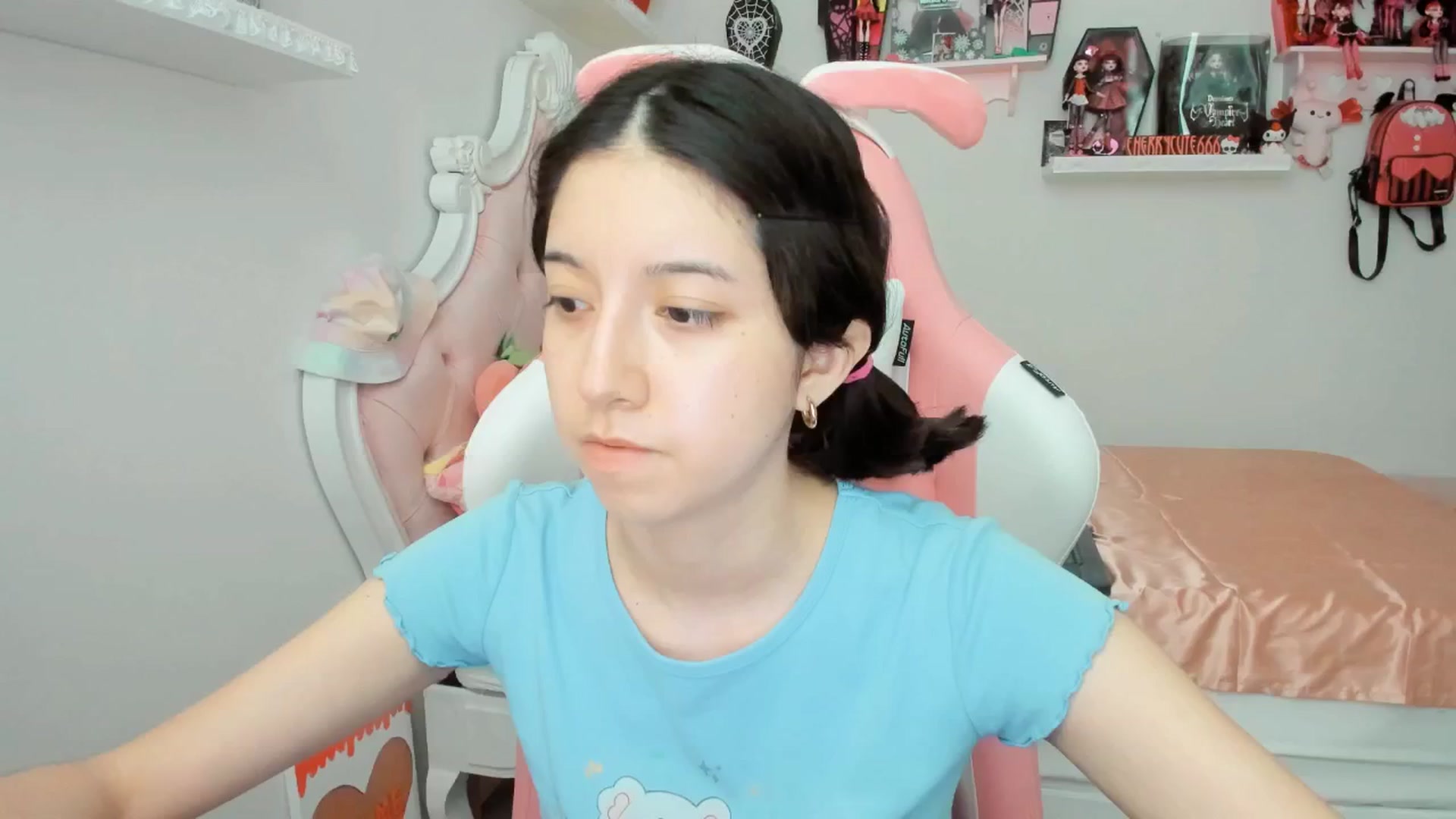 Gallery image thumbnail from Cherrycute666's myfreecams stream on, 07/26/2025, 24:01 image 7 of 20