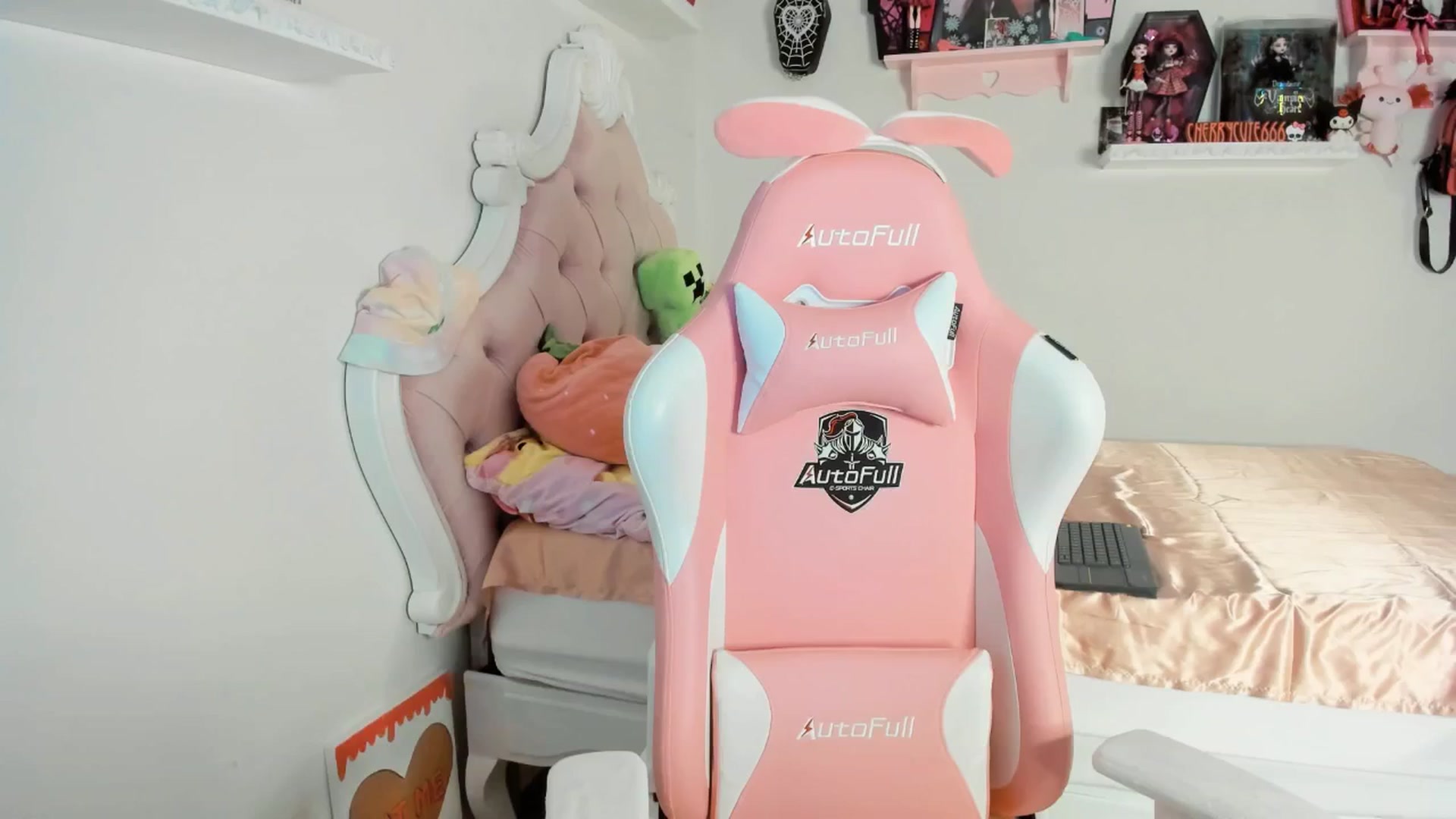 Gallery image thumbnail from Cherrycute666's myfreecams stream on, 07/26/2025, 01:39 image 12 of 20