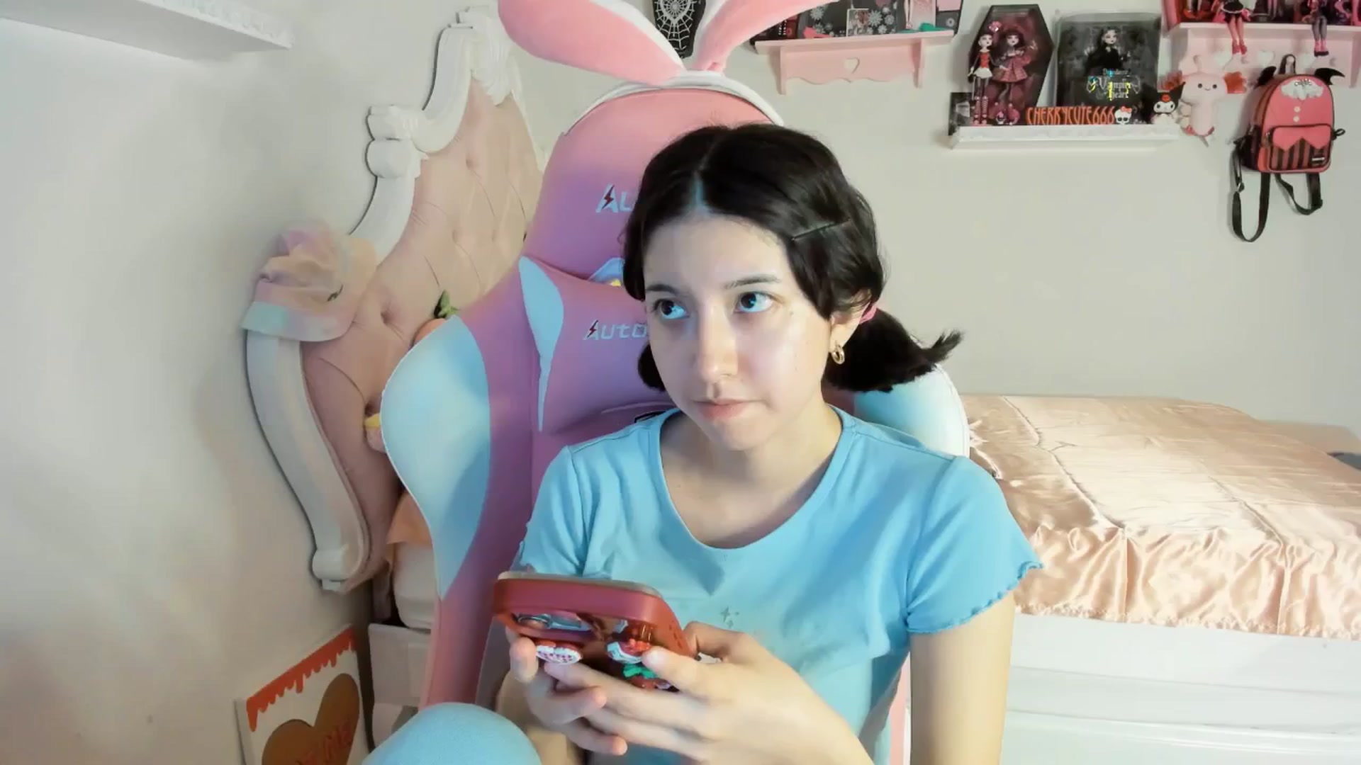 Gallery image thumbnail from Cherrycute666's myfreecams stream on, 07/26/2025, 01:39 image 16 of 20