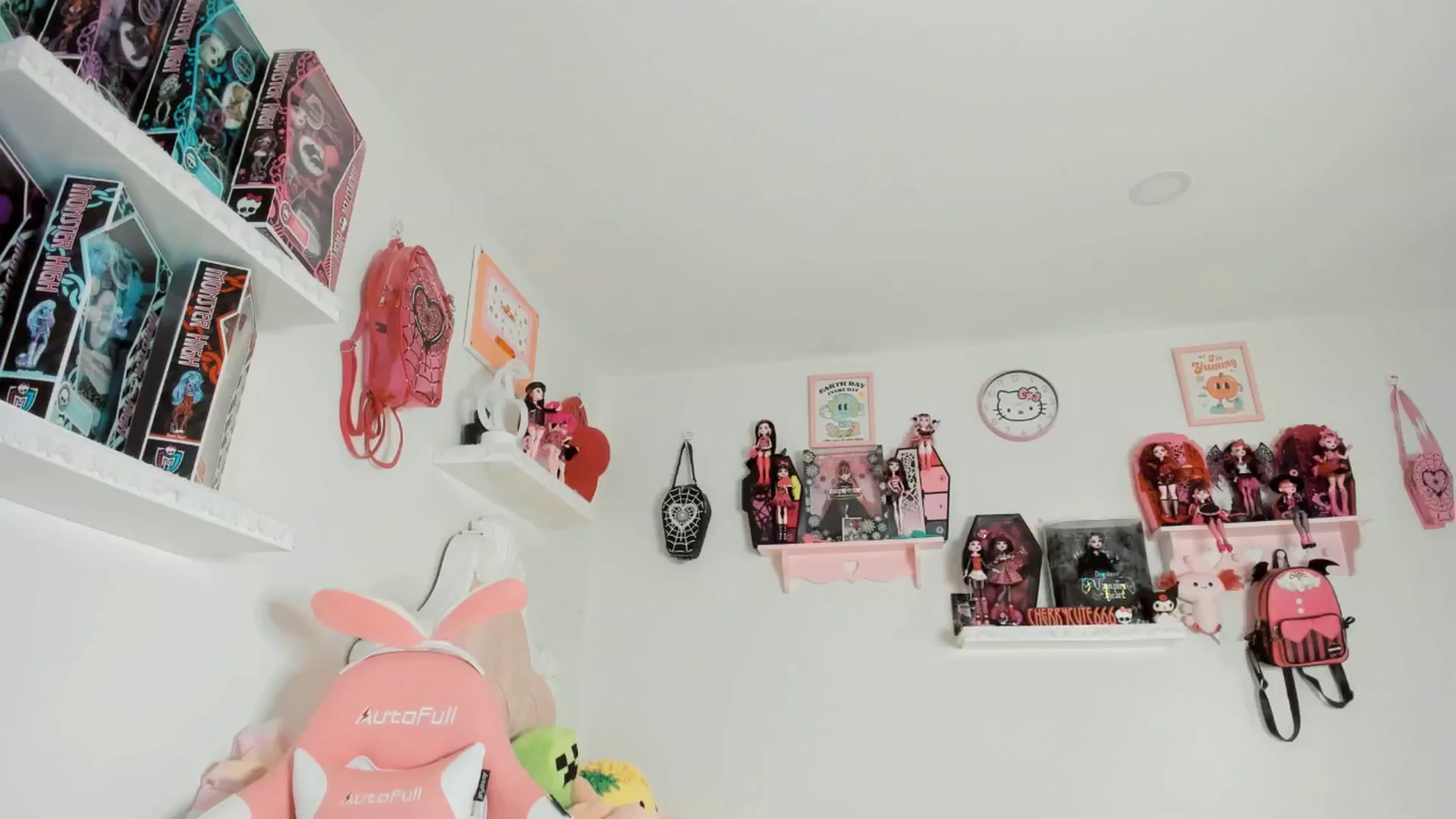 Gallery image thumbnail from Cherrycute666's myfreecams stream on, 07/26/2025, 05:14 image 8 of 20