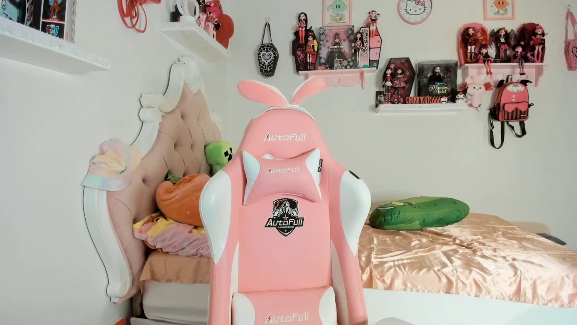 Gallery image thumbnail from Cherrycute666's myfreecams stream on, 07/26/2025, 05:14 image 13 of 20