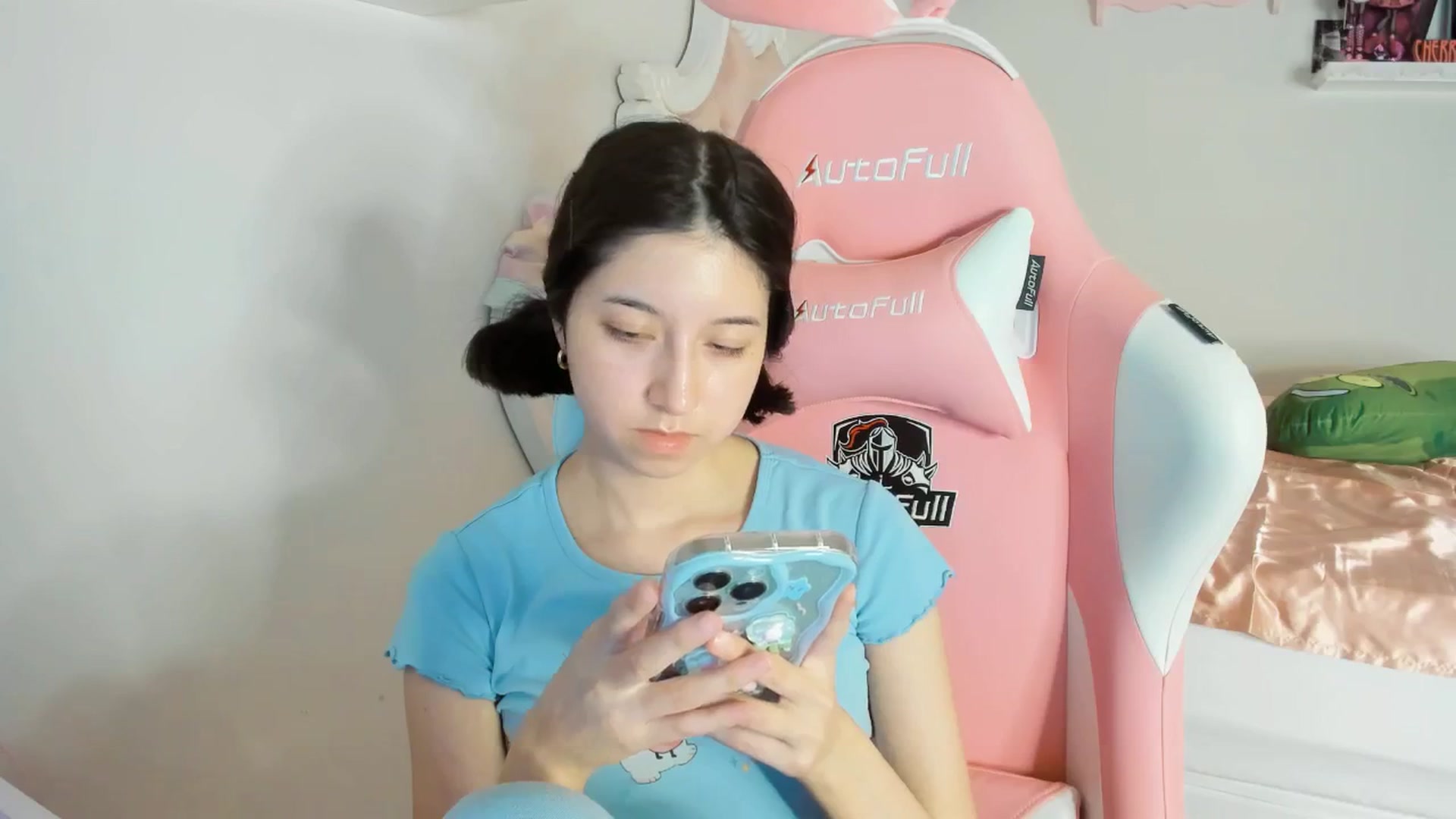 Gallery image thumbnail from Cherrycute666's myfreecams stream on, 07/26/2025, 05:14 image 17 of 20