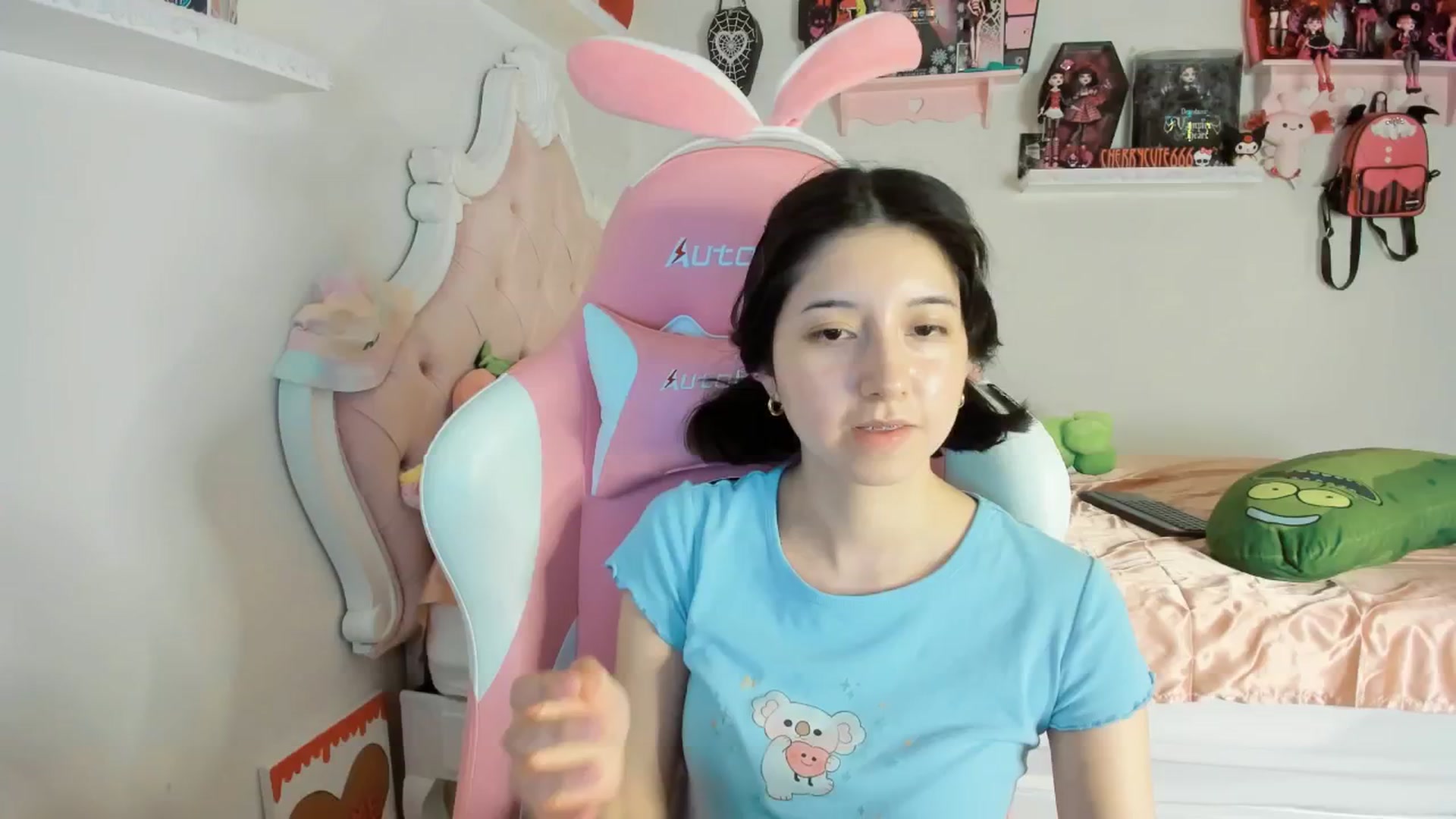 Gallery image thumbnail from Cherrycute666's myfreecams stream on, 07/26/2025, 08:04 image 18 of 20
