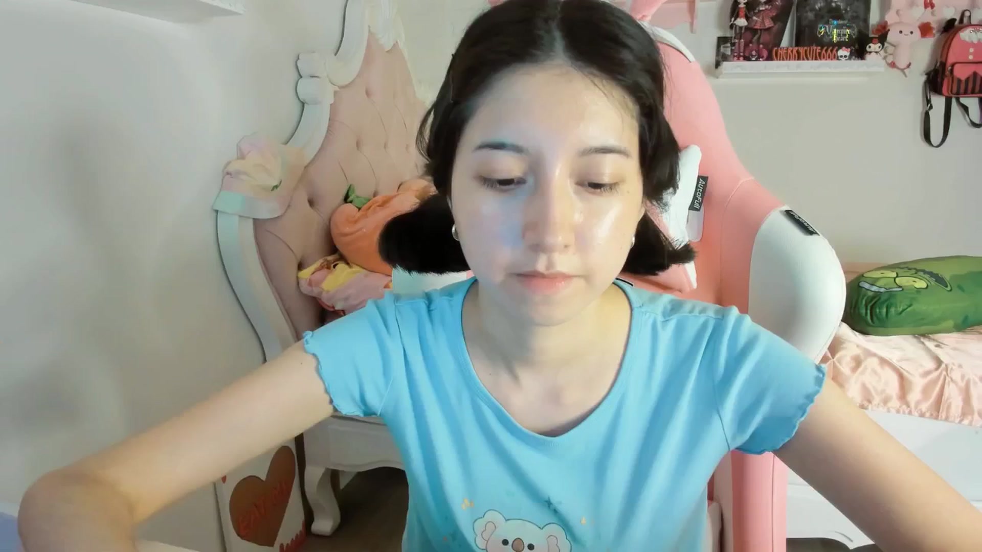 Gallery image thumbnail from Cherrycute666's myfreecams stream on, 07/26/2025, 08:04 image 10 of 20