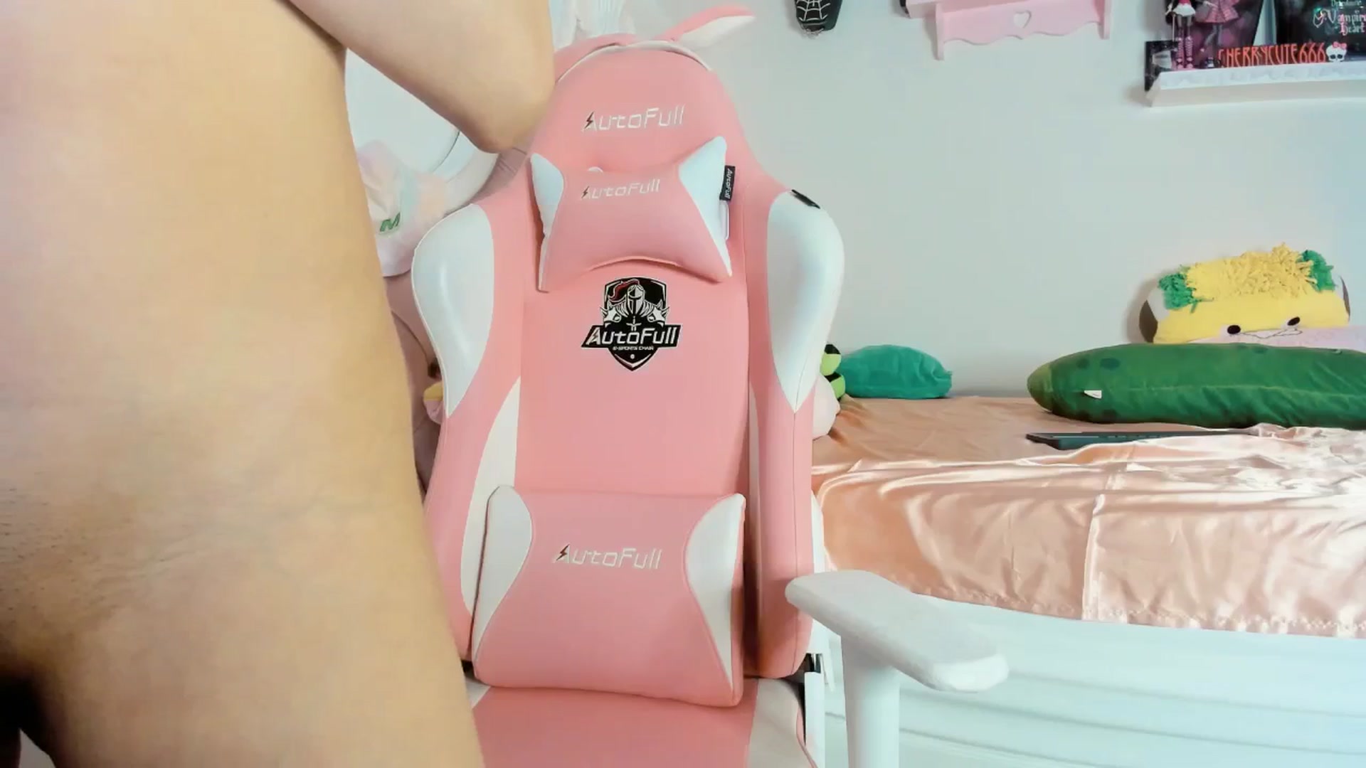 Gallery image thumbnail from Cherrycute666's myfreecams stream on, 07/27/2025, 09:20 image 12 of 20