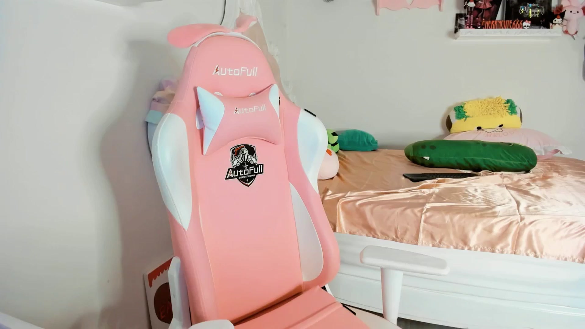 Gallery image thumbnail from Cherrycute666's myfreecams stream on, 07/27/2025, 09:20 image 15 of 20